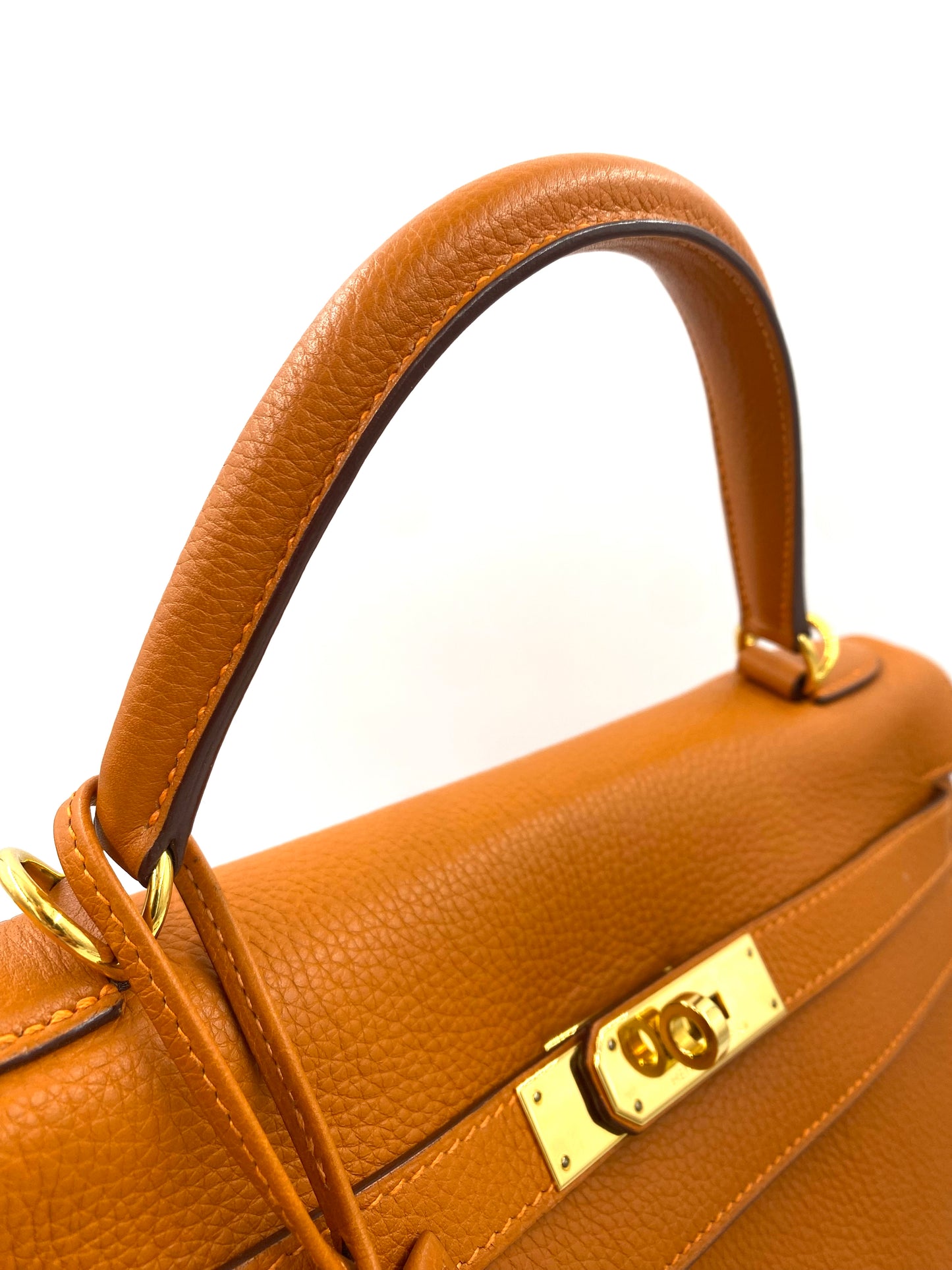 HERMÈS Kelly 32 Retourne orange Togo Leather mit Gold Hardware