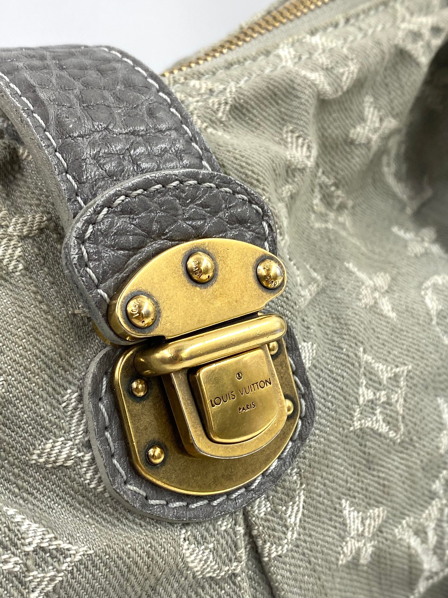 LOUIS VUITTON Slightly Monogram Denim Grau