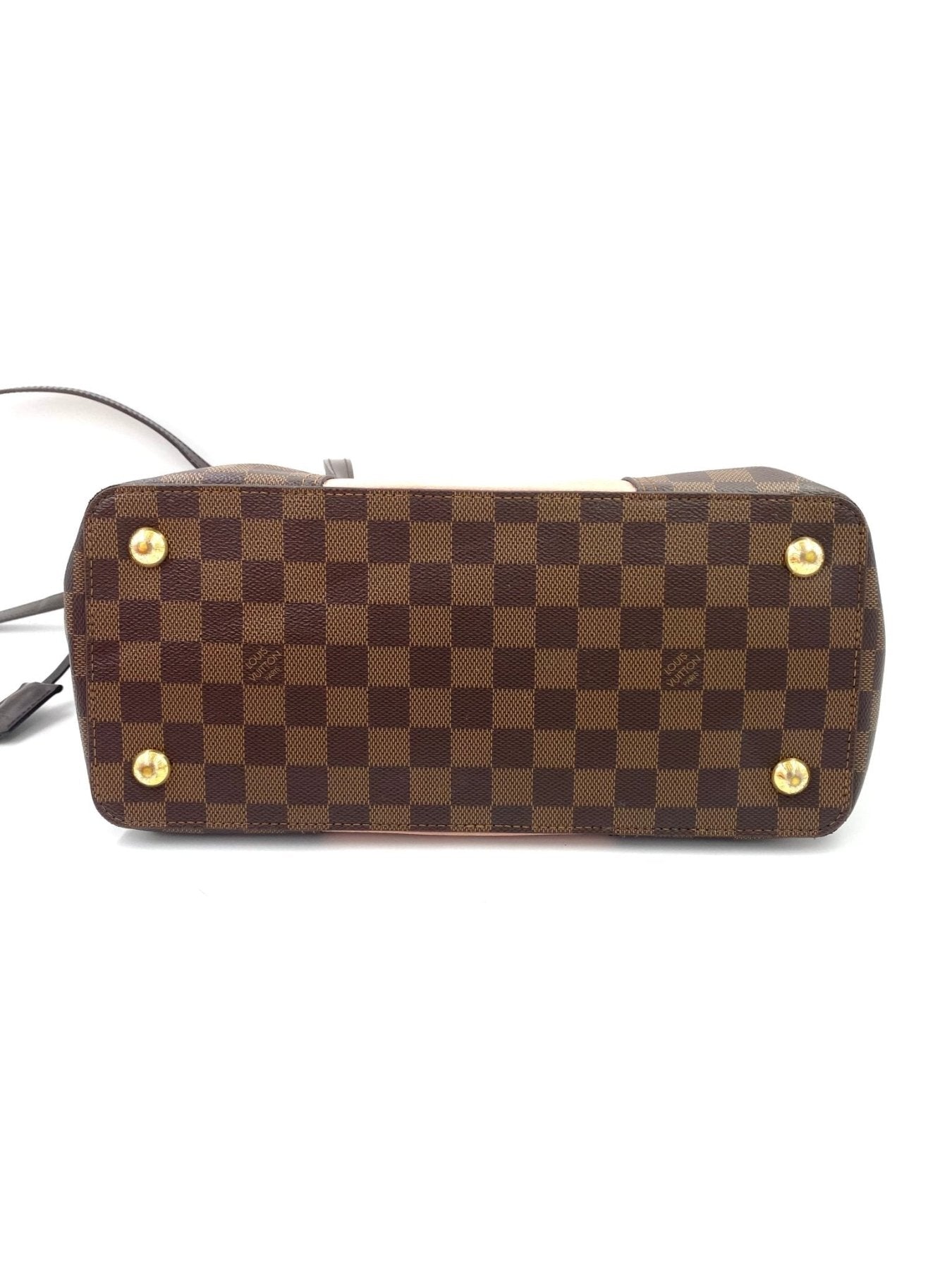 Louis Vuitton Jersey Magnolia Damier Ebene Tasche in braun-beigem Schachbrettmuster mit goldenen Beschlagen, Ansicht von unten