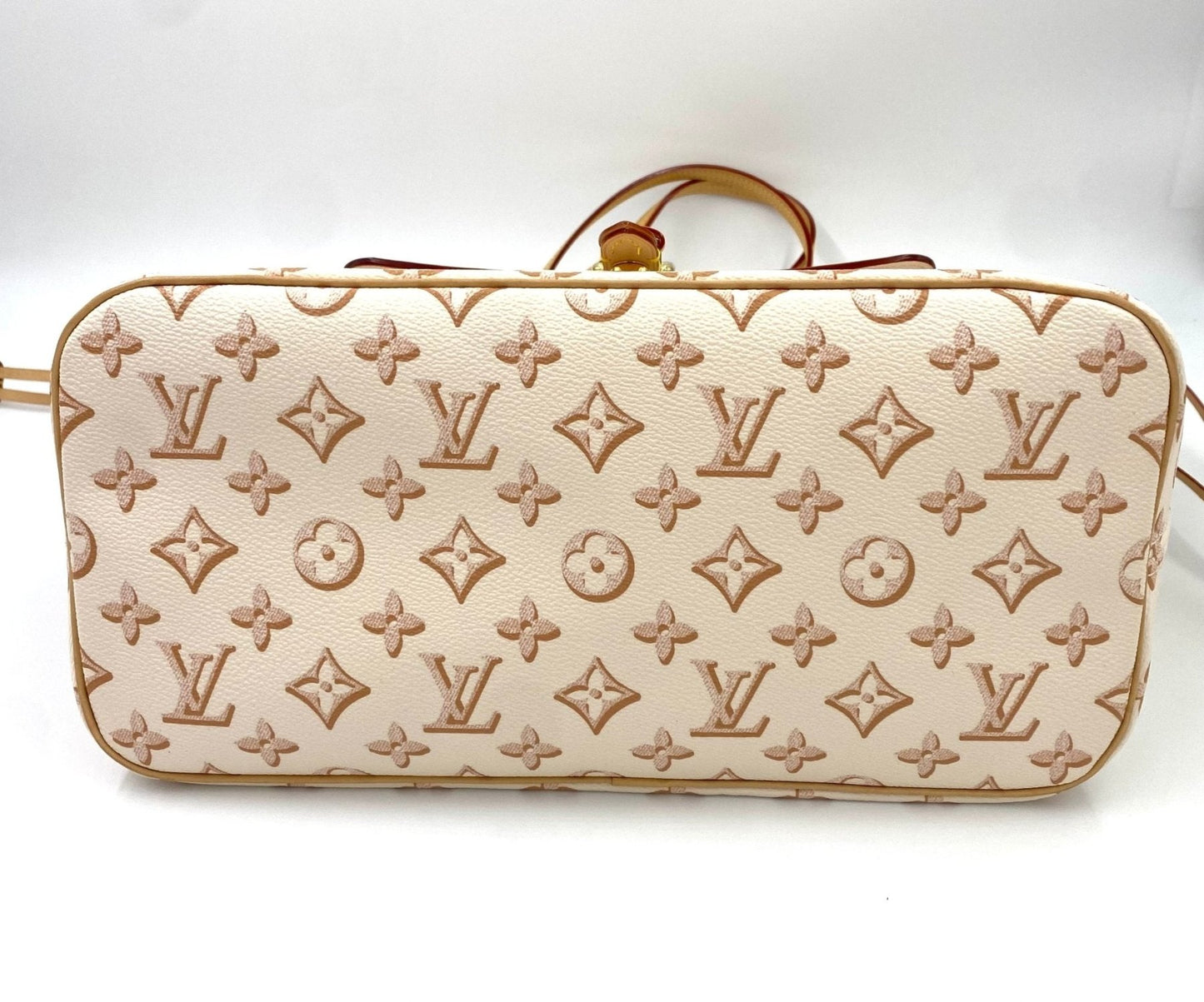 Louis Vuitton Neverfull MM Fall for You in beigem Monogram Canvas mit braunen Lederdetails und charakteristischem LV Muster