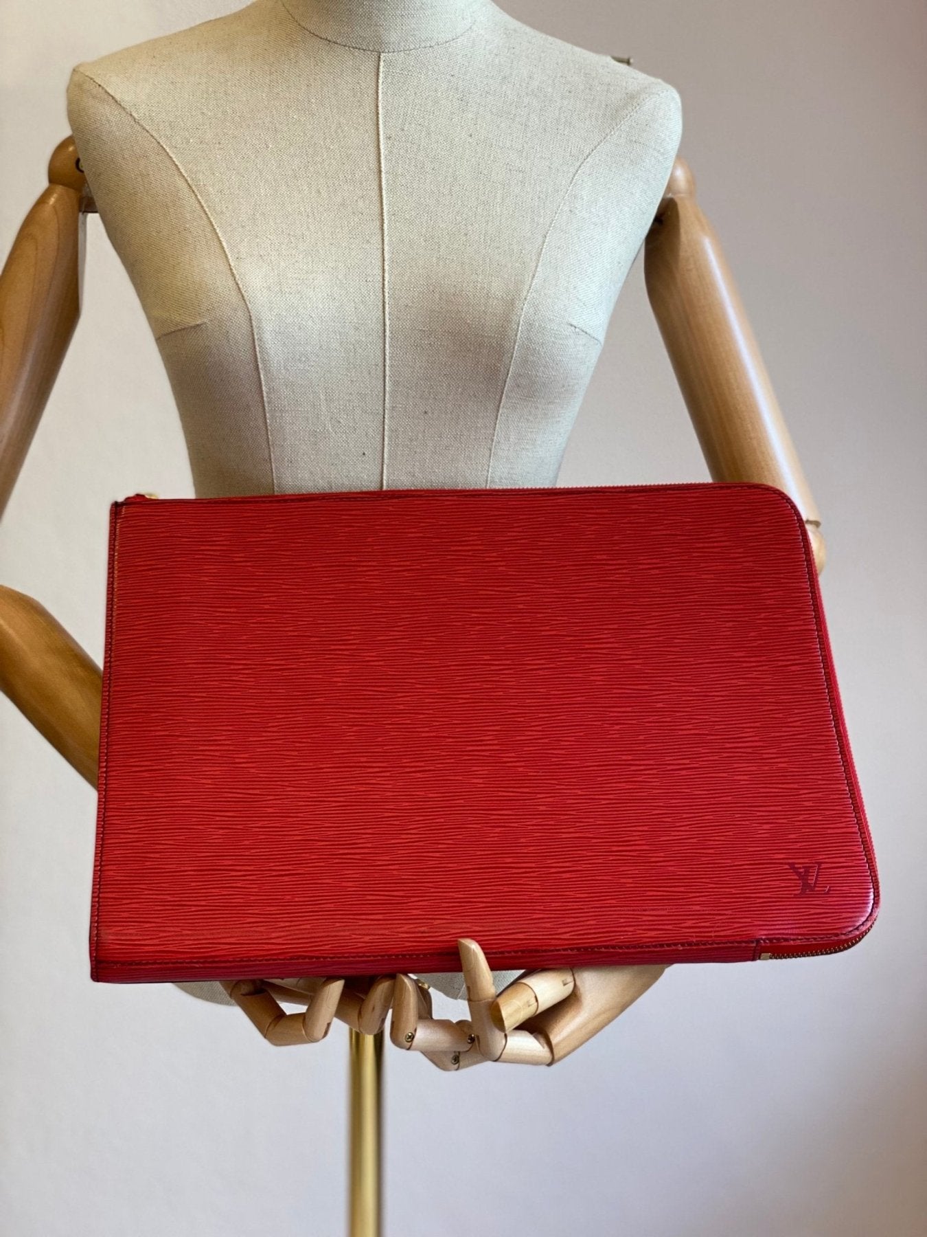 LOUIS VUITTON Pochette Jour GM Epi rouge - Clutch & Macarons - VI0912 - Clutch & Macarons -