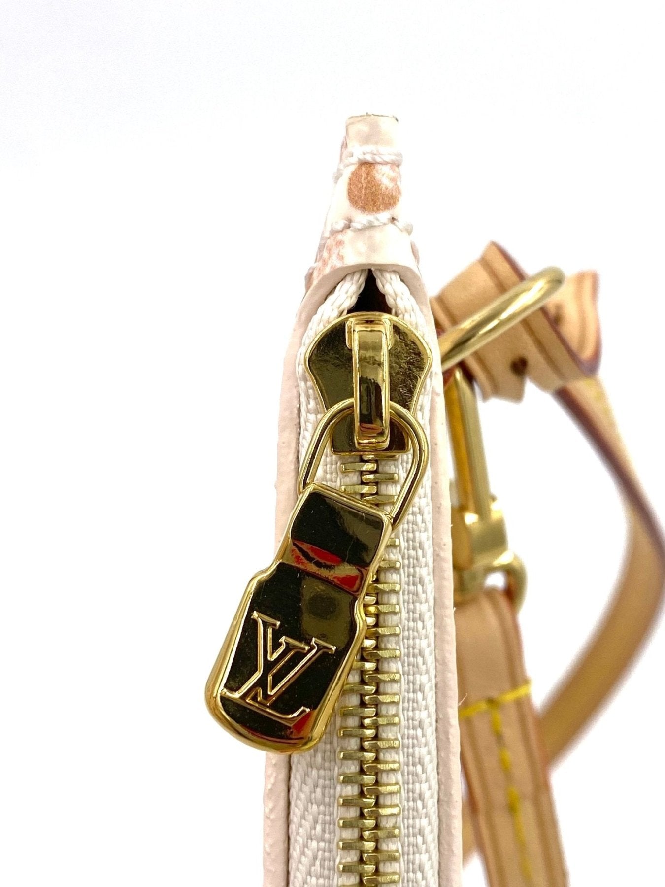 Louis Vuitton Neverfull MM Fall for You Tasche mit goldenem Reissverschluss und Monogramm-Details in Beige Clair