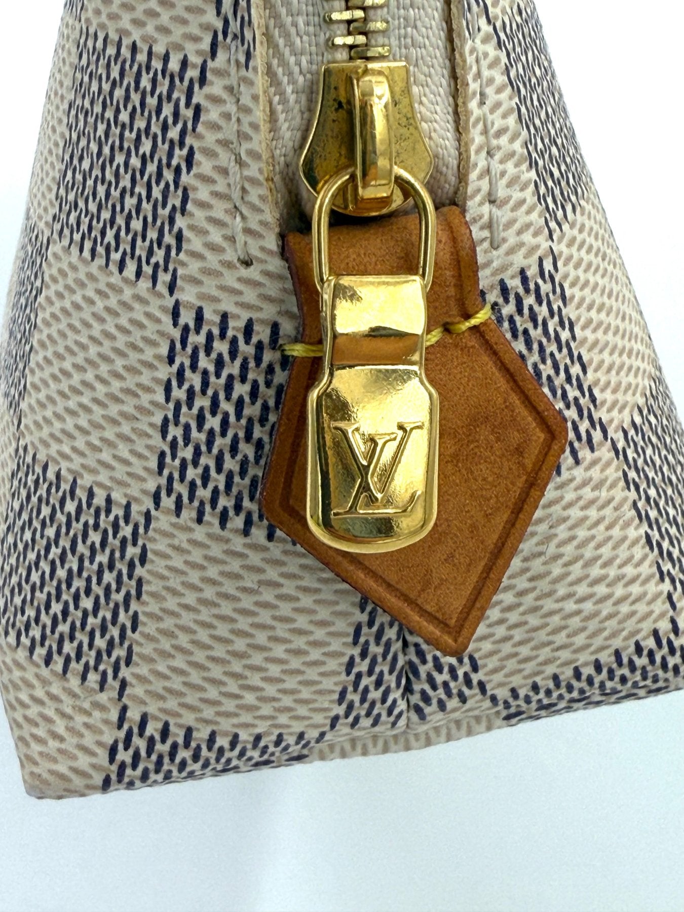 LOUIS VUITTON Pochette Cosmetique Damier Azur - Clutch & Macarons - Chip - Clutch & Macarons -