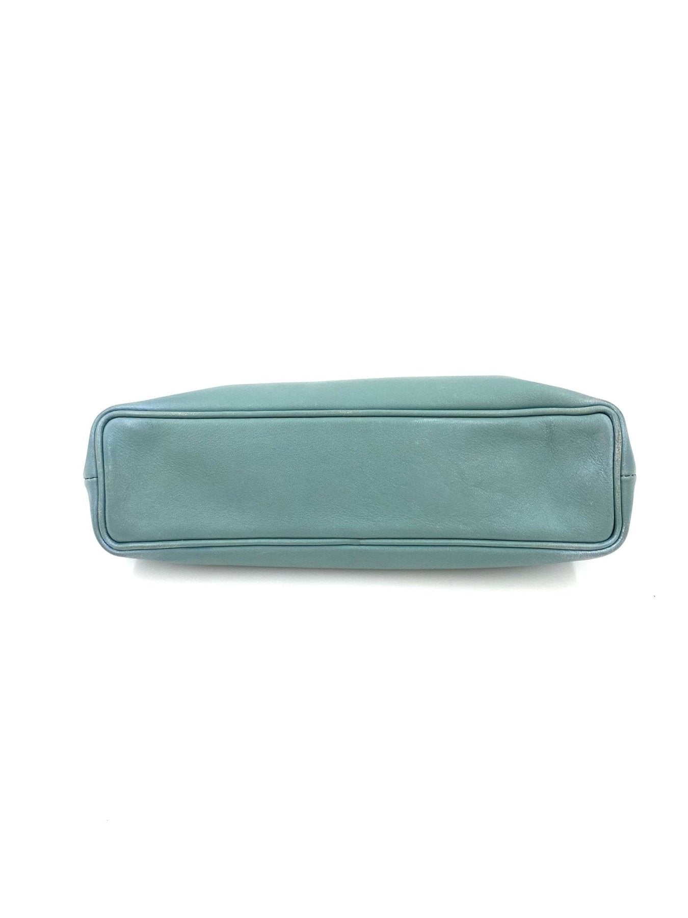 HERMES Bebop Tasche in Eisblau aus Gulliver Leder, Bodenansicht mit rechteckiger Form und eleganten Nahten