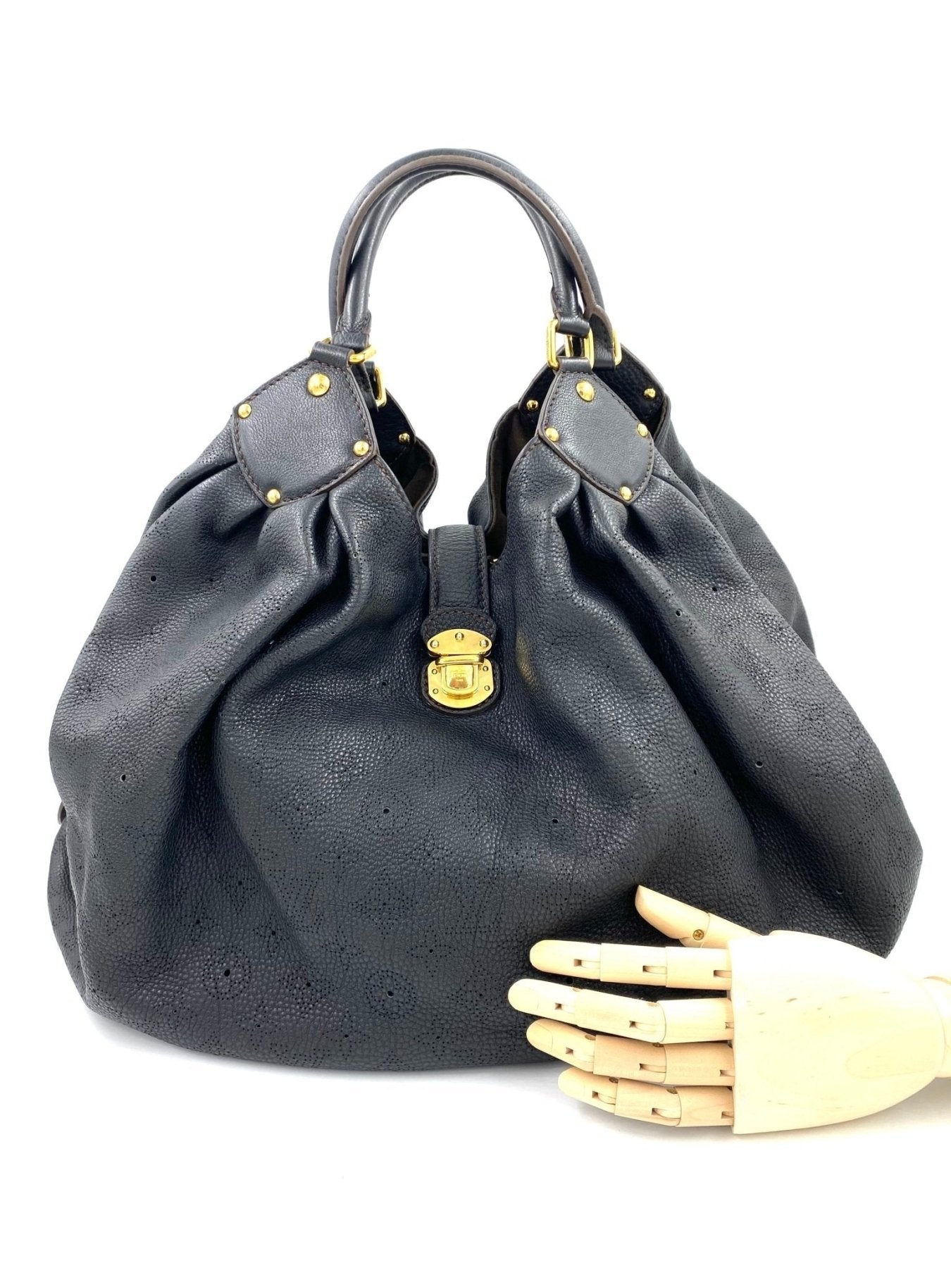 Louis Vuitton Mahina XXL schwarze Ledertasche mit perforiertem Monogram-Muster und goldfarbenen Beschlagen