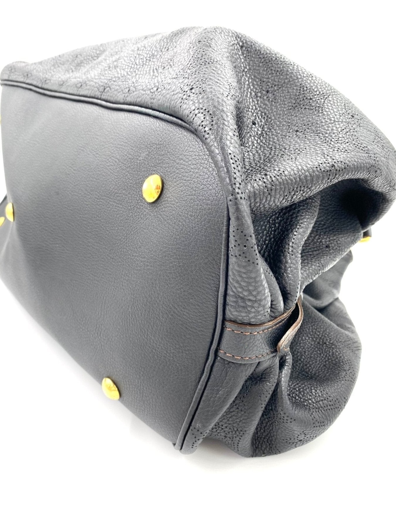 Louis Vuitton Mahina XXL schwarze Handtasche aus Leder mit perforiertem Muster und goldenen Nieten, Seitenansicht
