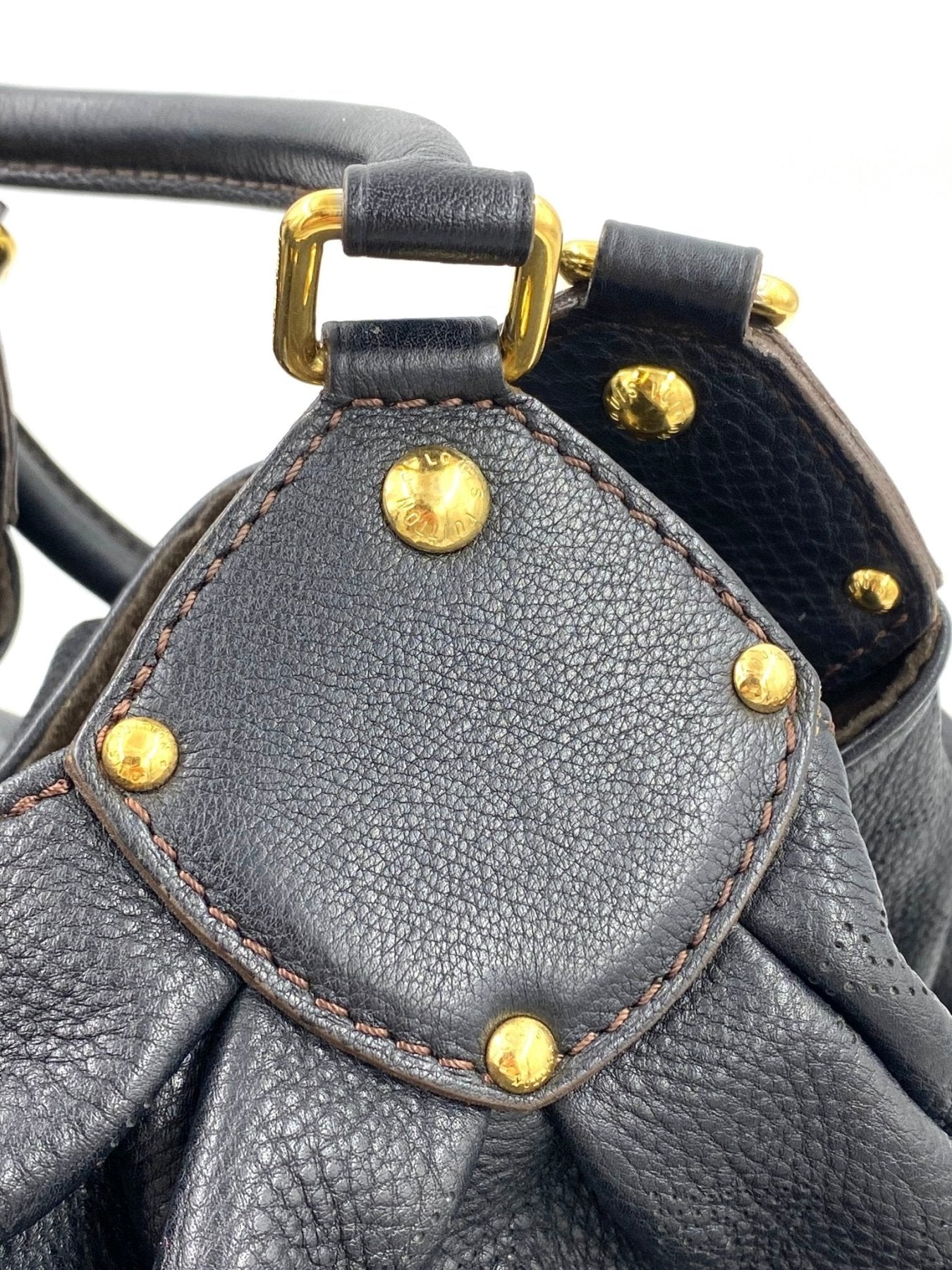 Louis Vuitton Mahina XXL schwarze Handtasche mit goldenen Nieten und Beschlaegen aus weichem Leder