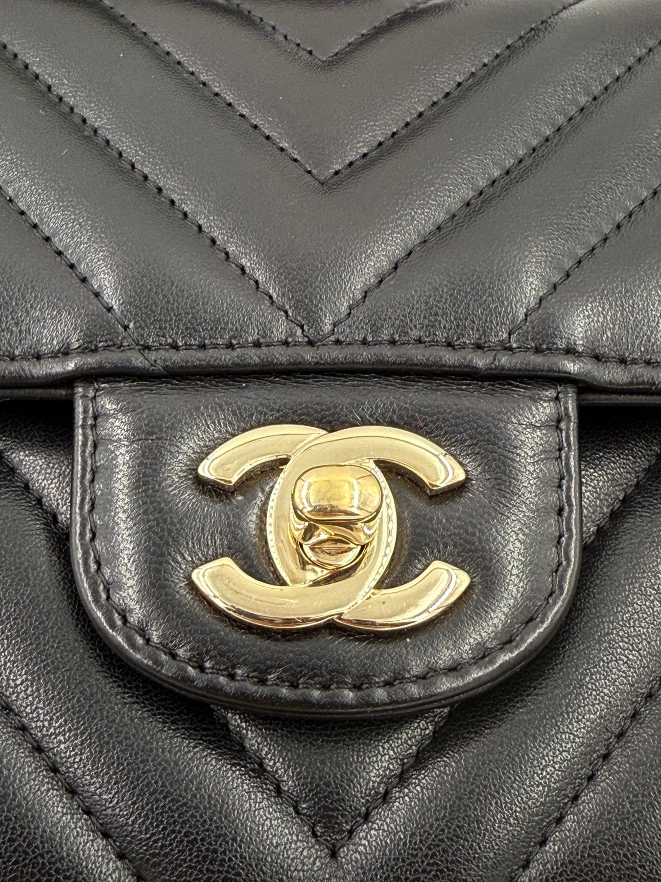 CHANEL Timeless Double Flap medium Chevron schwarz - Clutch & Macarons - 24558294 - Clutch & Macarons -