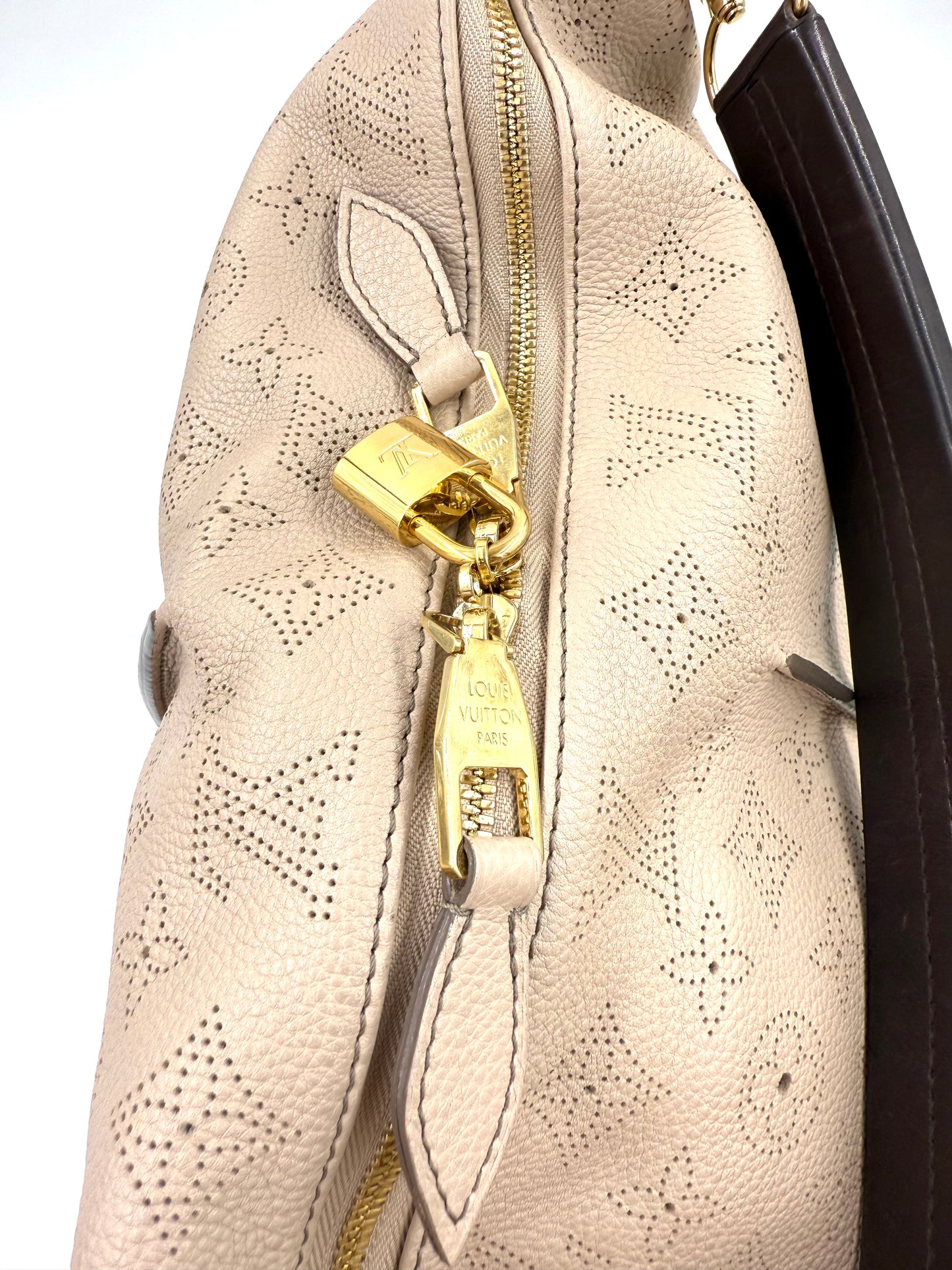 LOUIS VUITTON Selene PM mit Pochette Galet Handtasche aus beigem Leder mit goldfarbenem Reißverschluss und Schloss