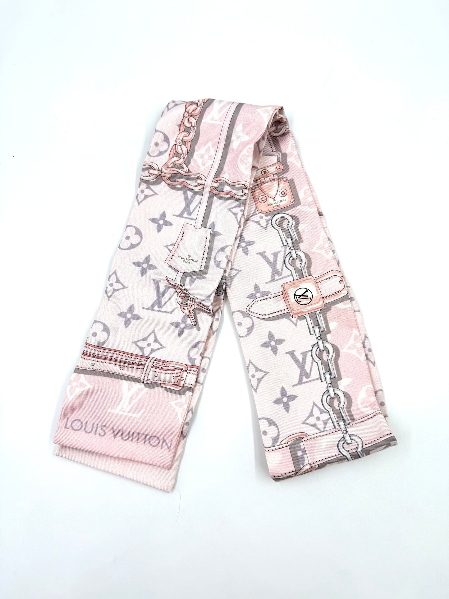 LOUIS VUITTON Bandeau Rose Ballerine mit zartem Design und typischem Monogramm in Rosa- und Beigetönen.