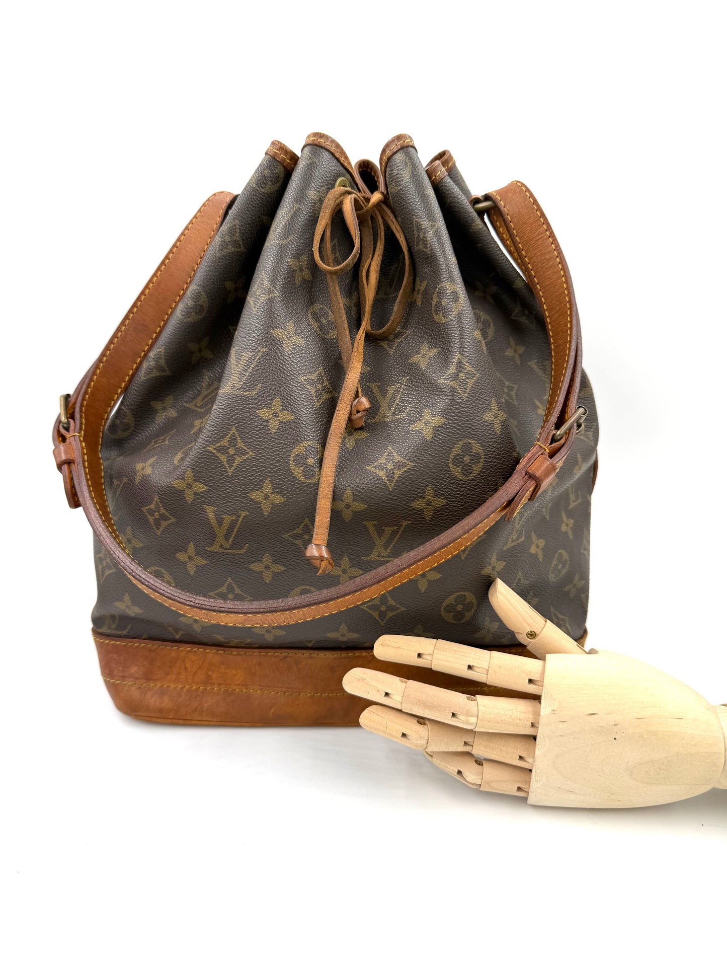 LOUIS VUITTON Noe grande Monogram Canvas