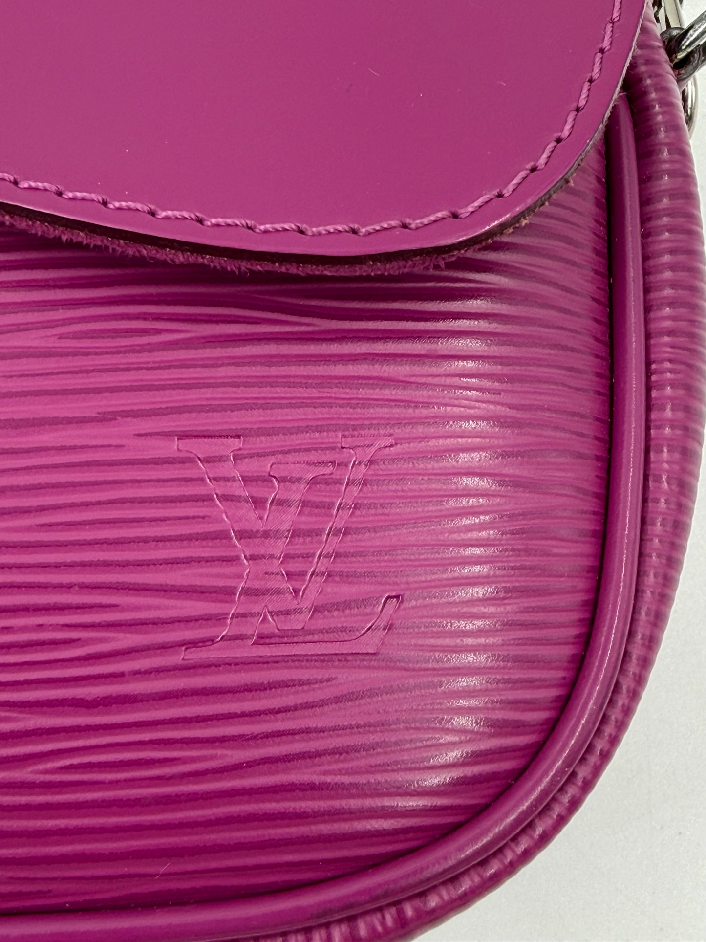 LOUIS VUITTON Pochette Montaigne Epi fuchsia