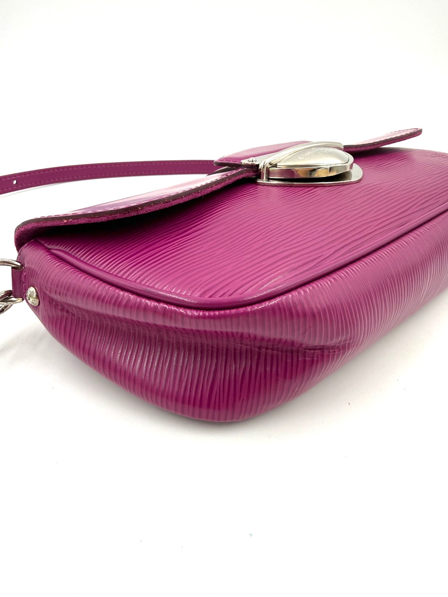 LOUIS VUITTON Pochette Montaigne Epi fuchsia