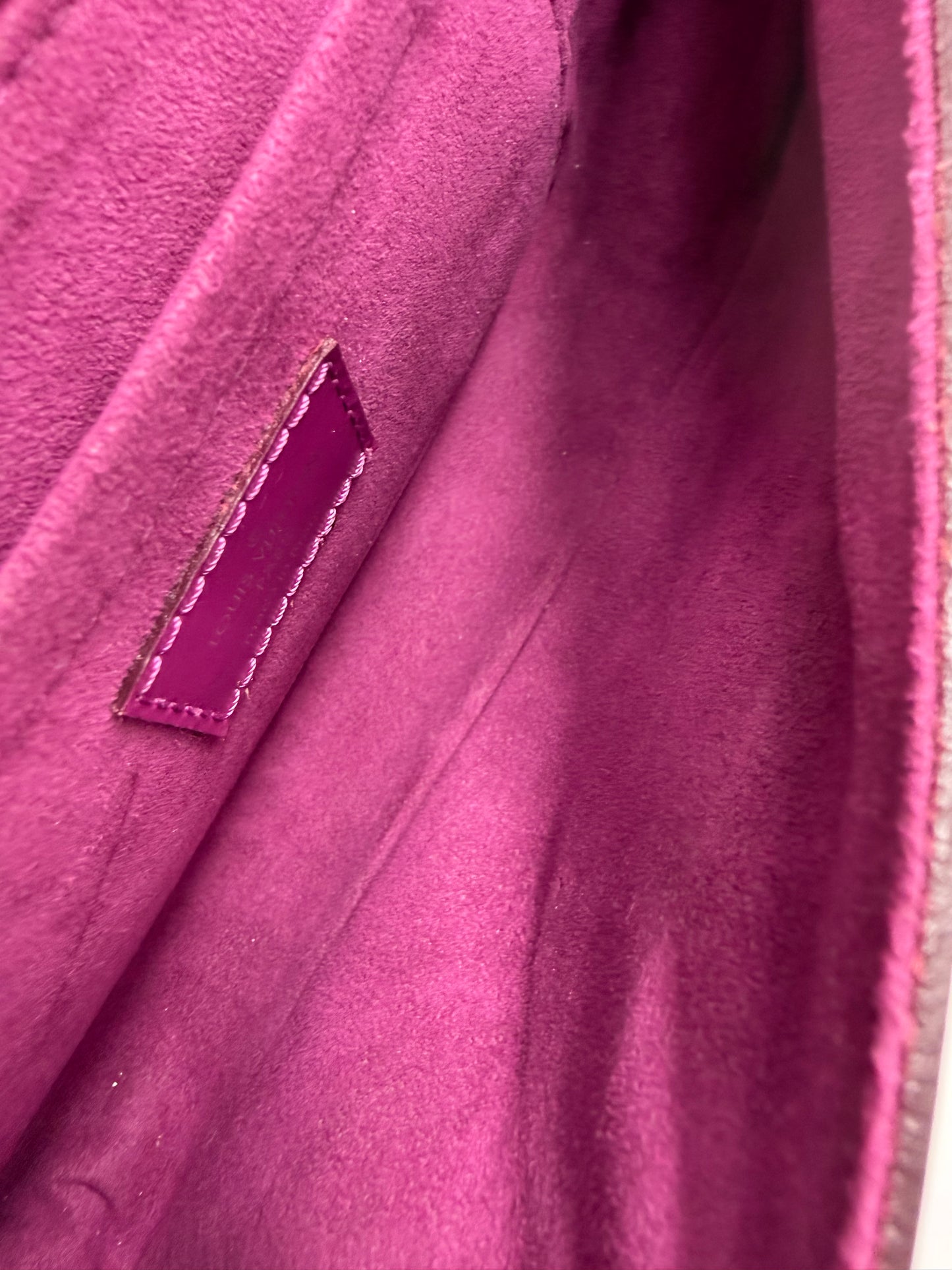 LOUIS VUITTON Pochette Montaigne Epi fuchsia