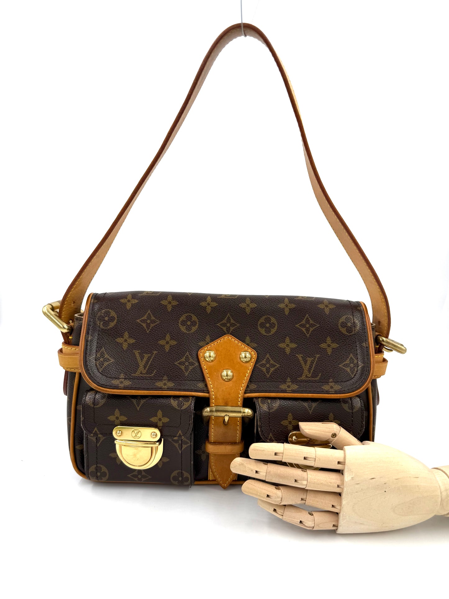 LOUIS VUITTON Hudson Monogram Canvas