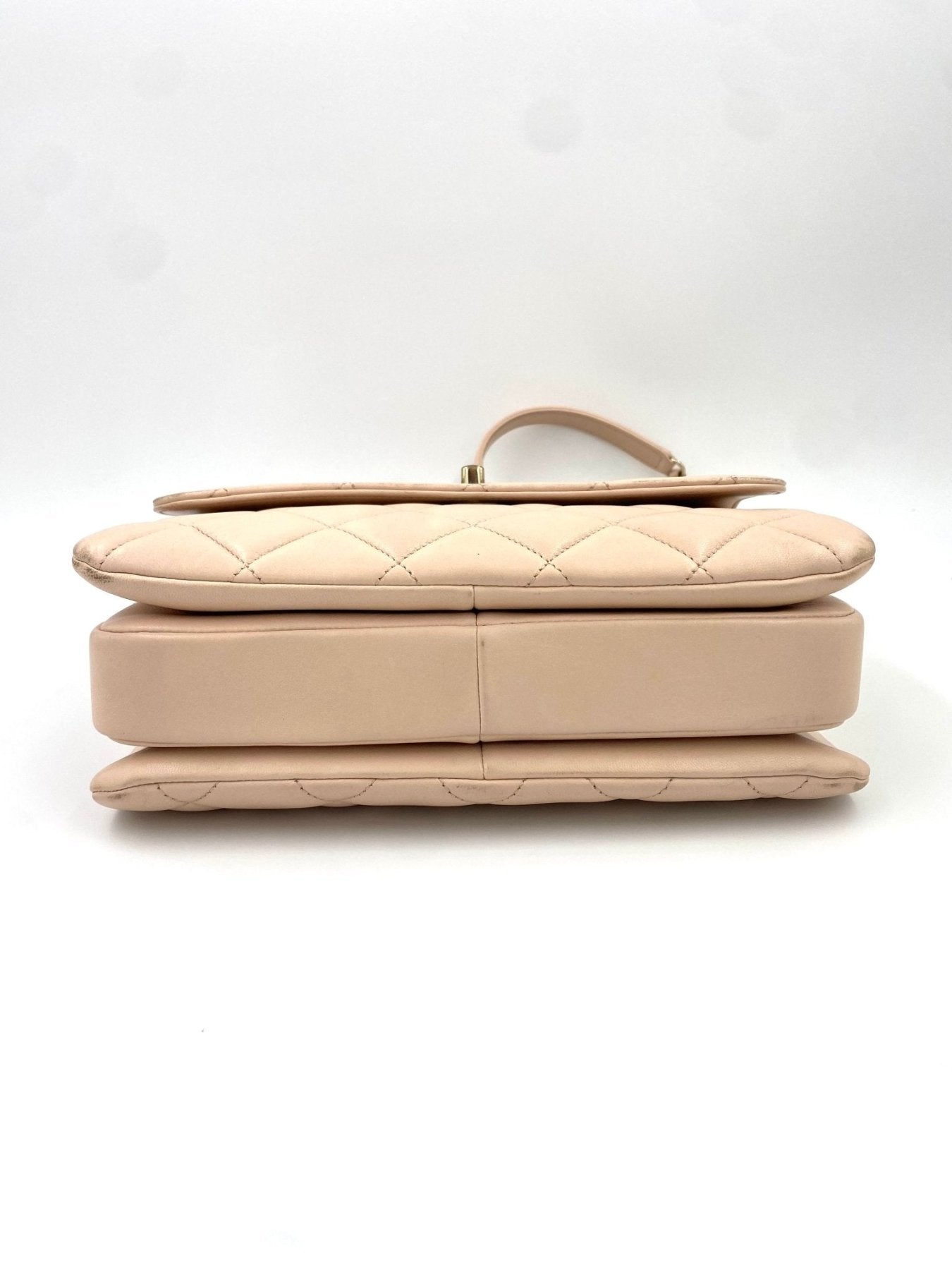 CHANEL Trendy CC pudderrose Lammleder Handtasche in zartem Rosa mit gestepptem Leder und goldenen Beschlagen