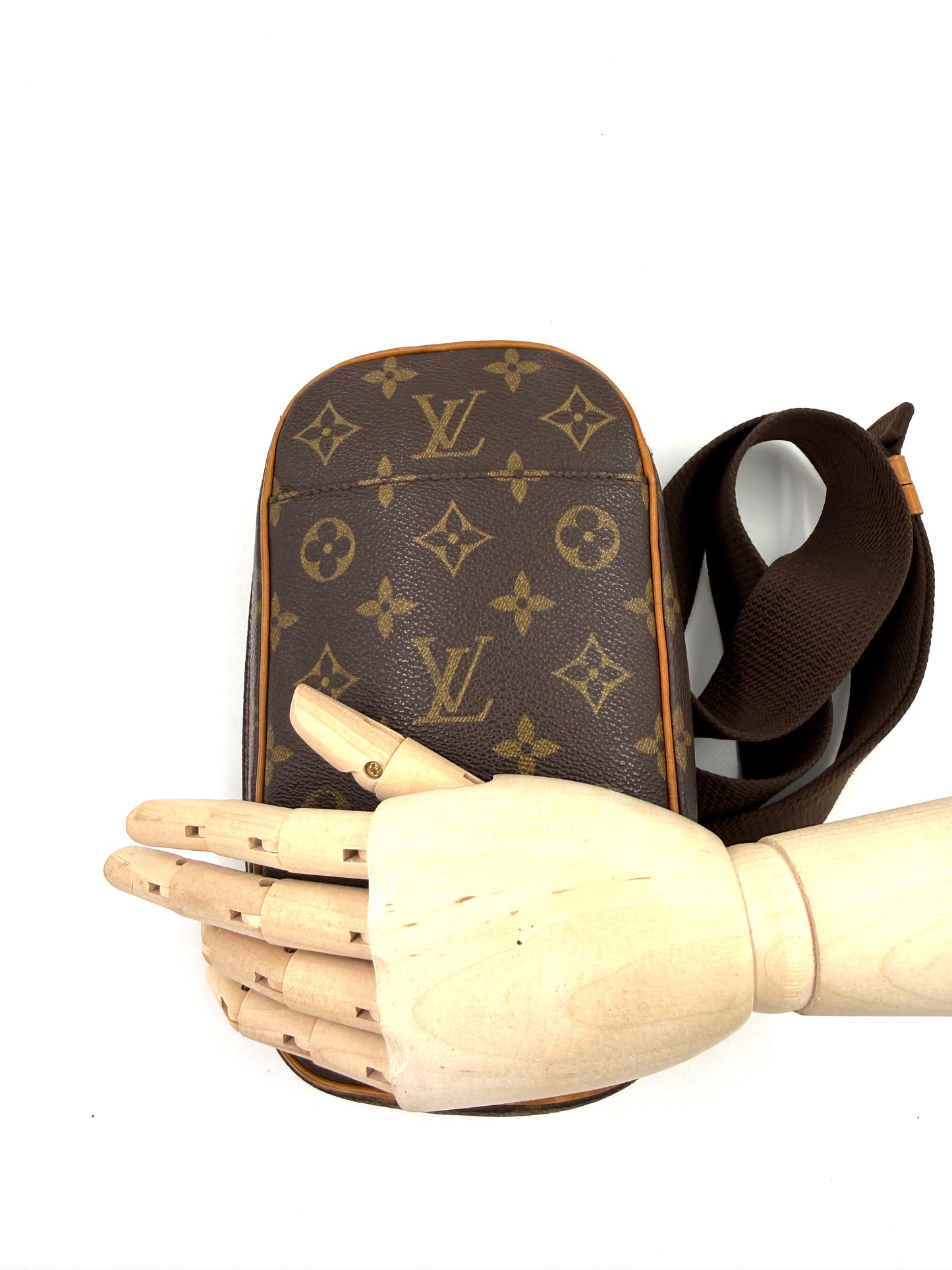 LOUIS VUITTON Pochette Gange Monogram Canvas