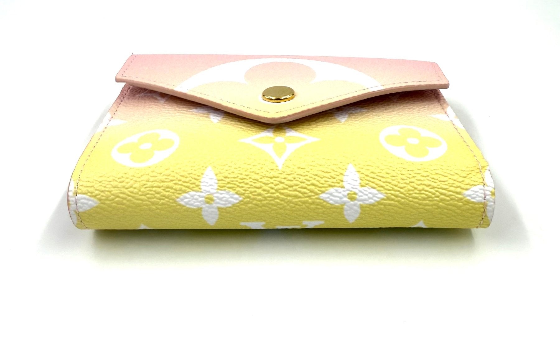 LOUIS VUITTON Victorine Wallet „By the Pool“ - Clutch & Macarons - Chip - Clutch & Macarons -