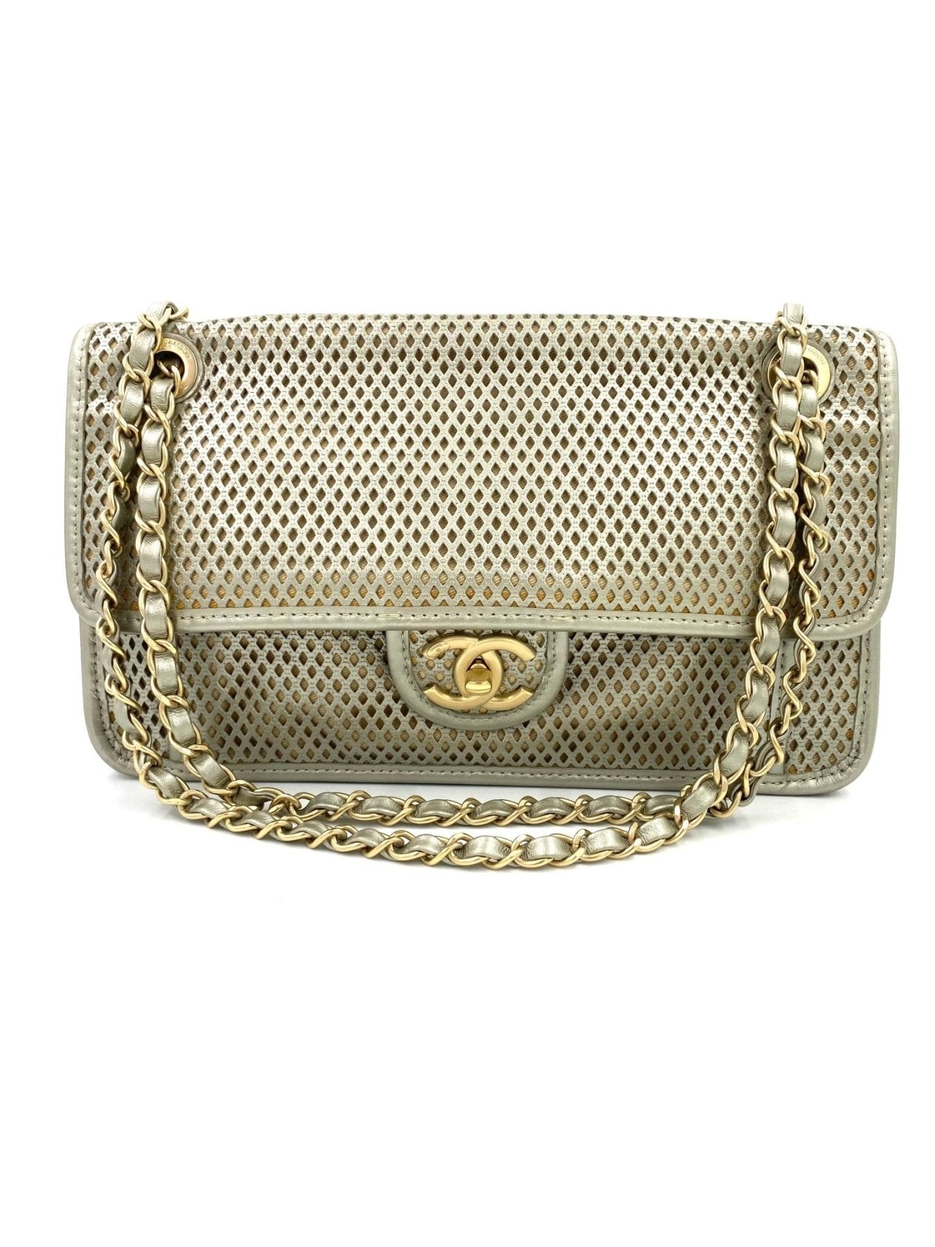CHANEL „In the air“ Flap Bag perforated - Clutch & Macarons - 17426443 - Clutch & Macarons -
