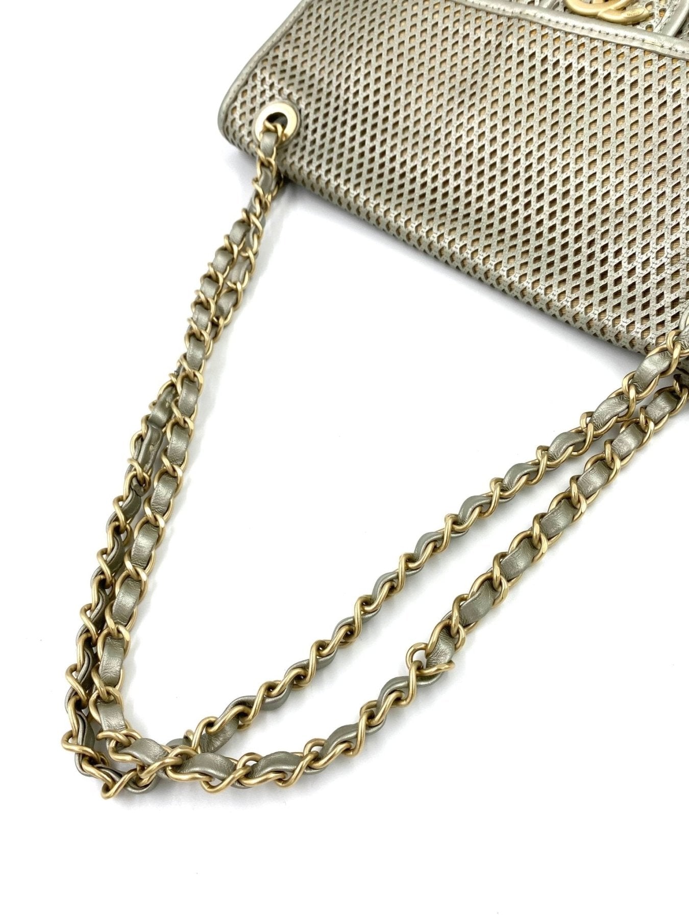 CHANEL „In the air“ Flap Bag perforated - Clutch & Macarons - 17426443 - Clutch & Macarons -