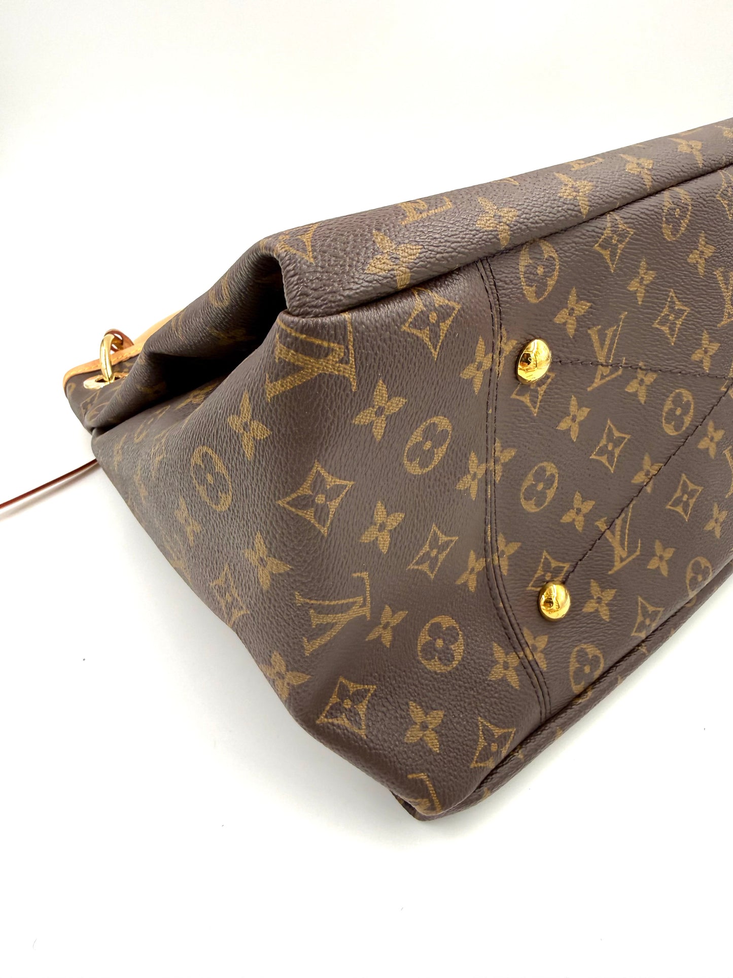 LOUIS VUITTON Artsy NM Monogram Canvas