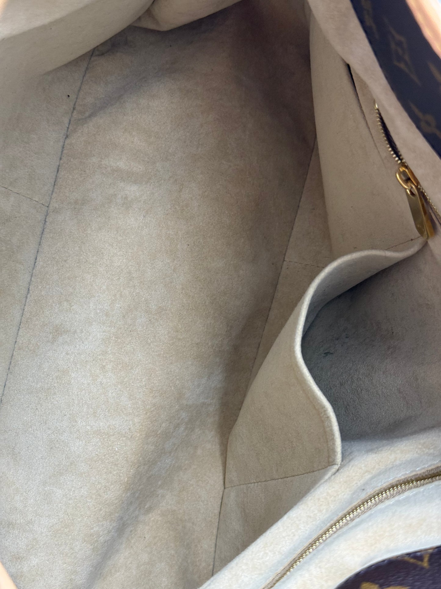 LOUIS VUITTON Artsy NM Monogram Canvas