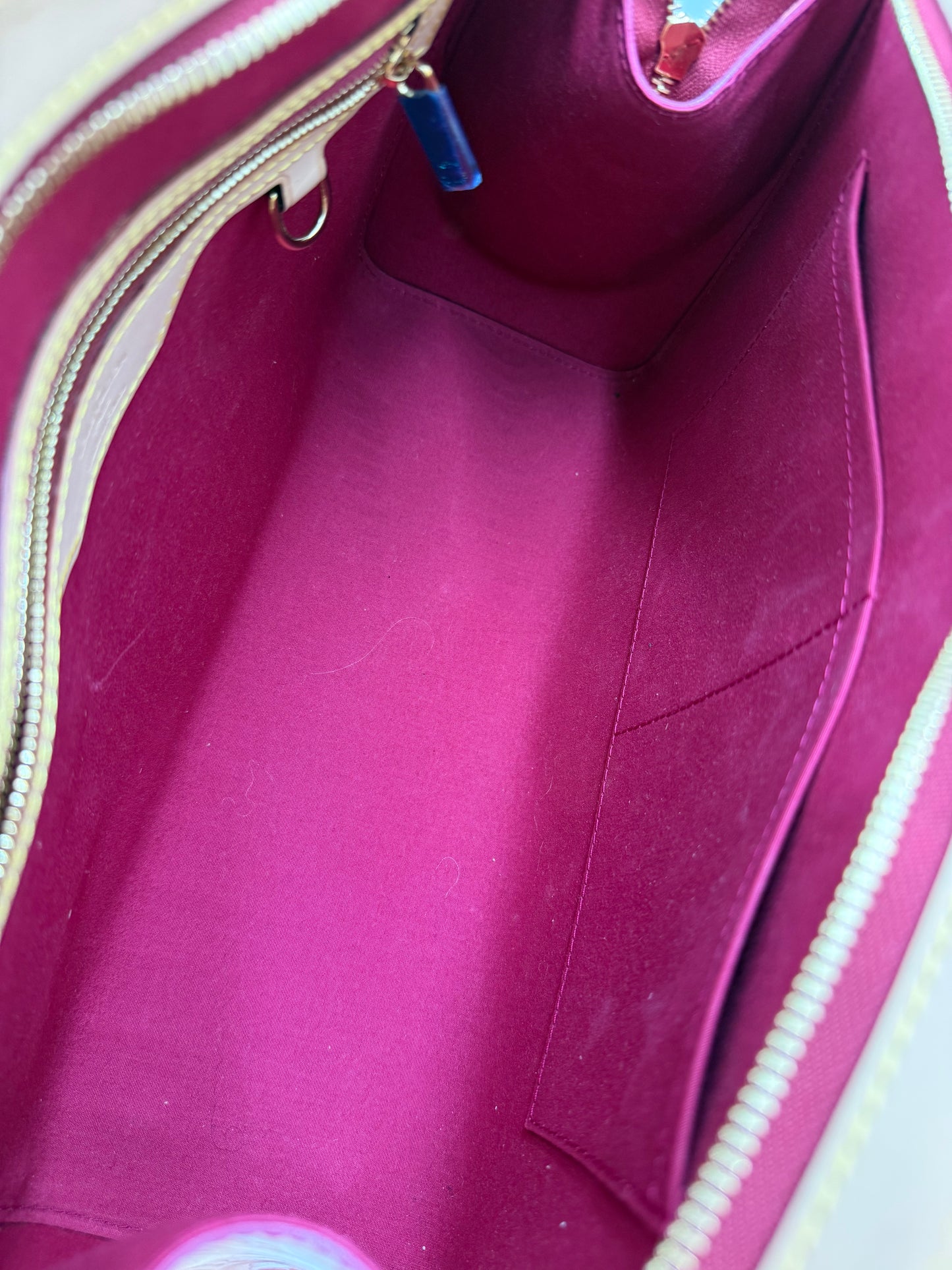 LOUIS VUITTON Brea MM Monogram Vernis Rose Indien