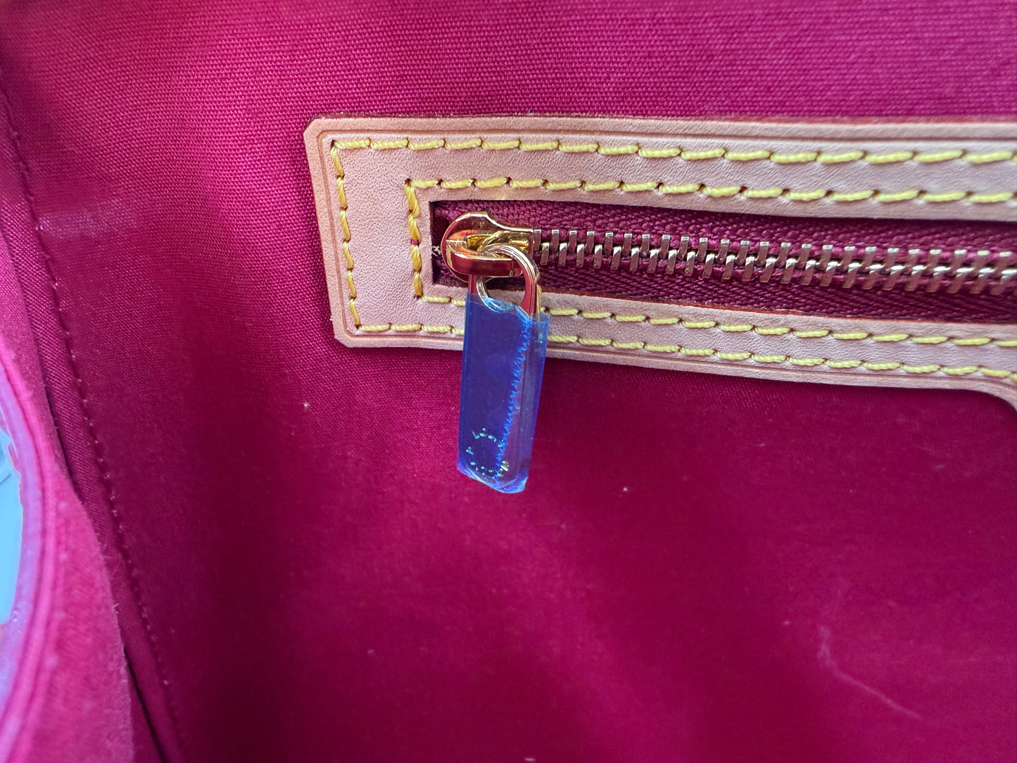 LOUIS VUITTON Brea MM Monogram Vernis Rose Indien