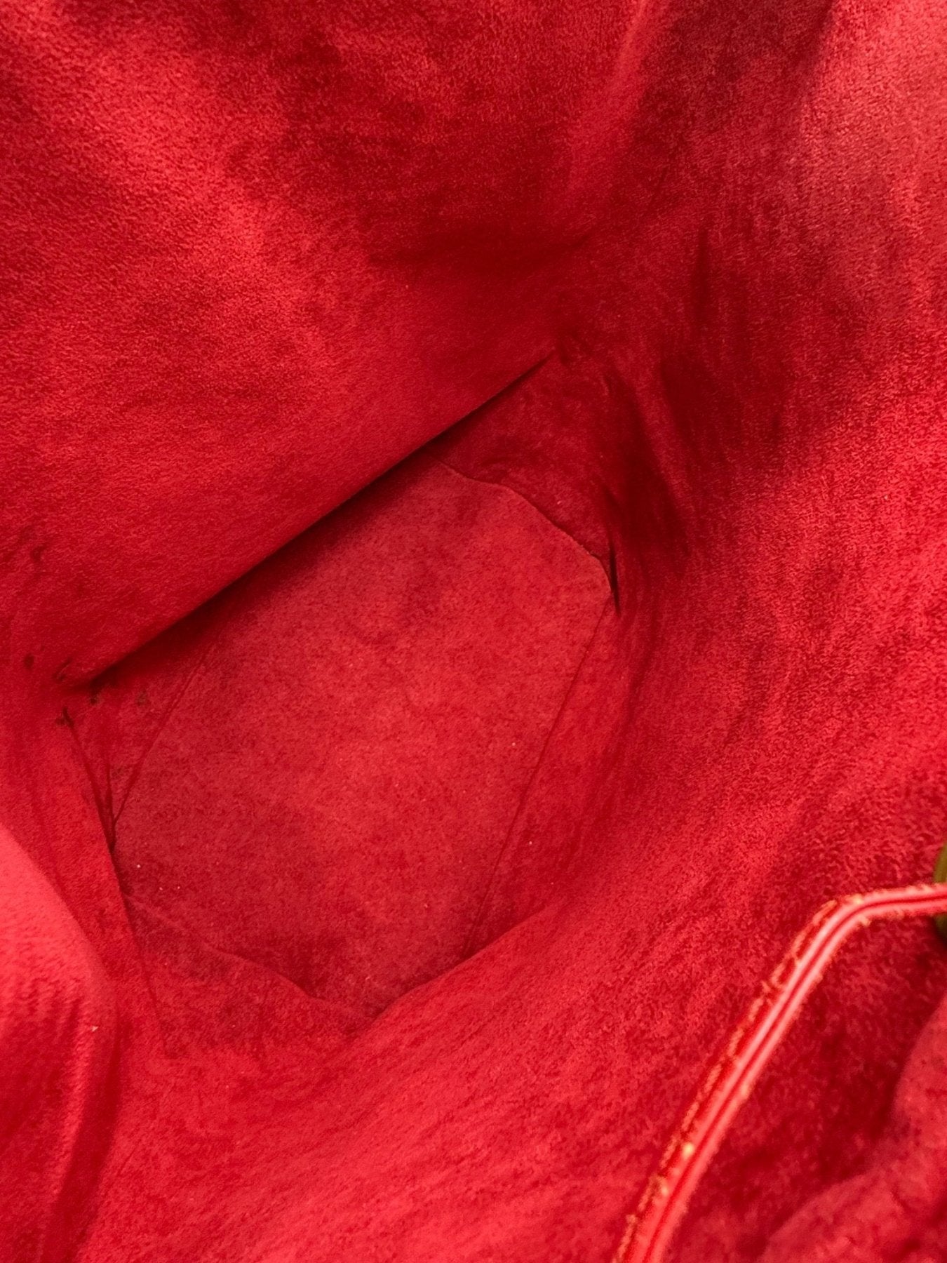 LOUIS VUITTON Sac Noe grande Epi rouge - Clutch & Macarons - AR0995 - Clutch & Macarons -