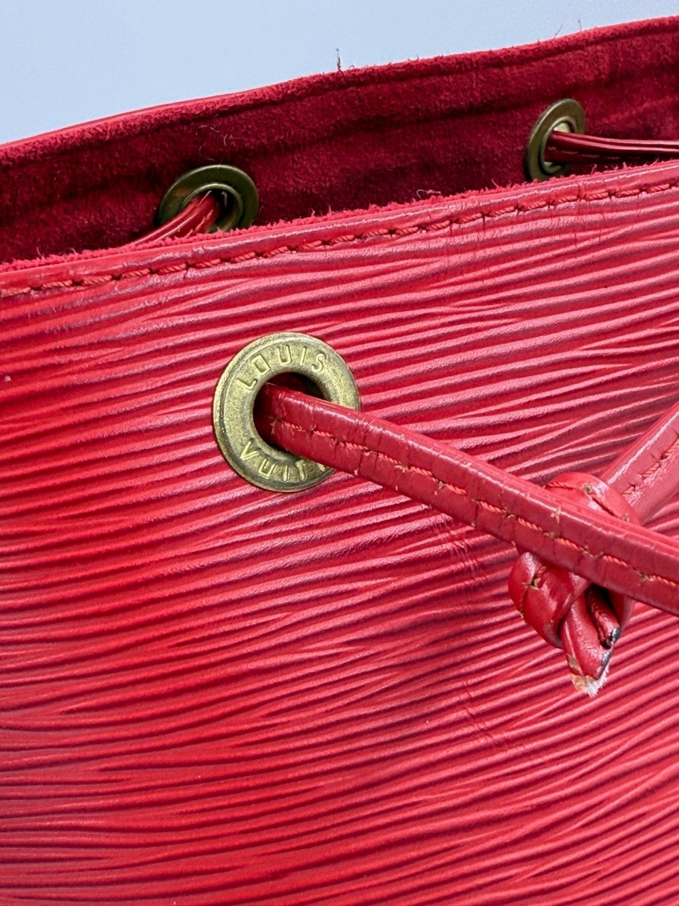 LOUIS VUITTON Sac Noe grande Epi rouge - Clutch & Macarons - AR0995 - Clutch & Macarons -