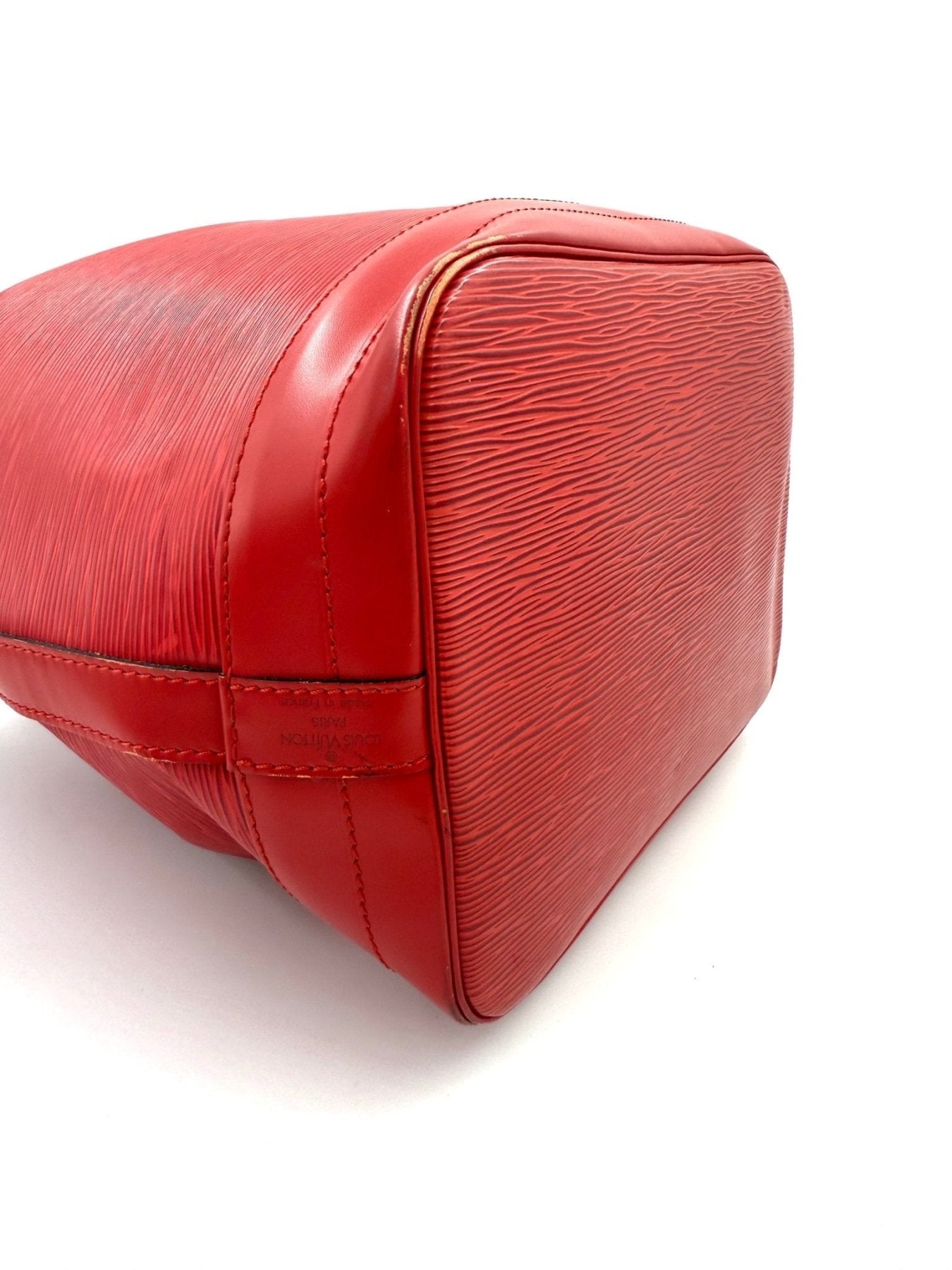 LOUIS VUITTON Sac Noe grande Epi rouge - Clutch & Macarons - AR0995 - Clutch & Macarons -
