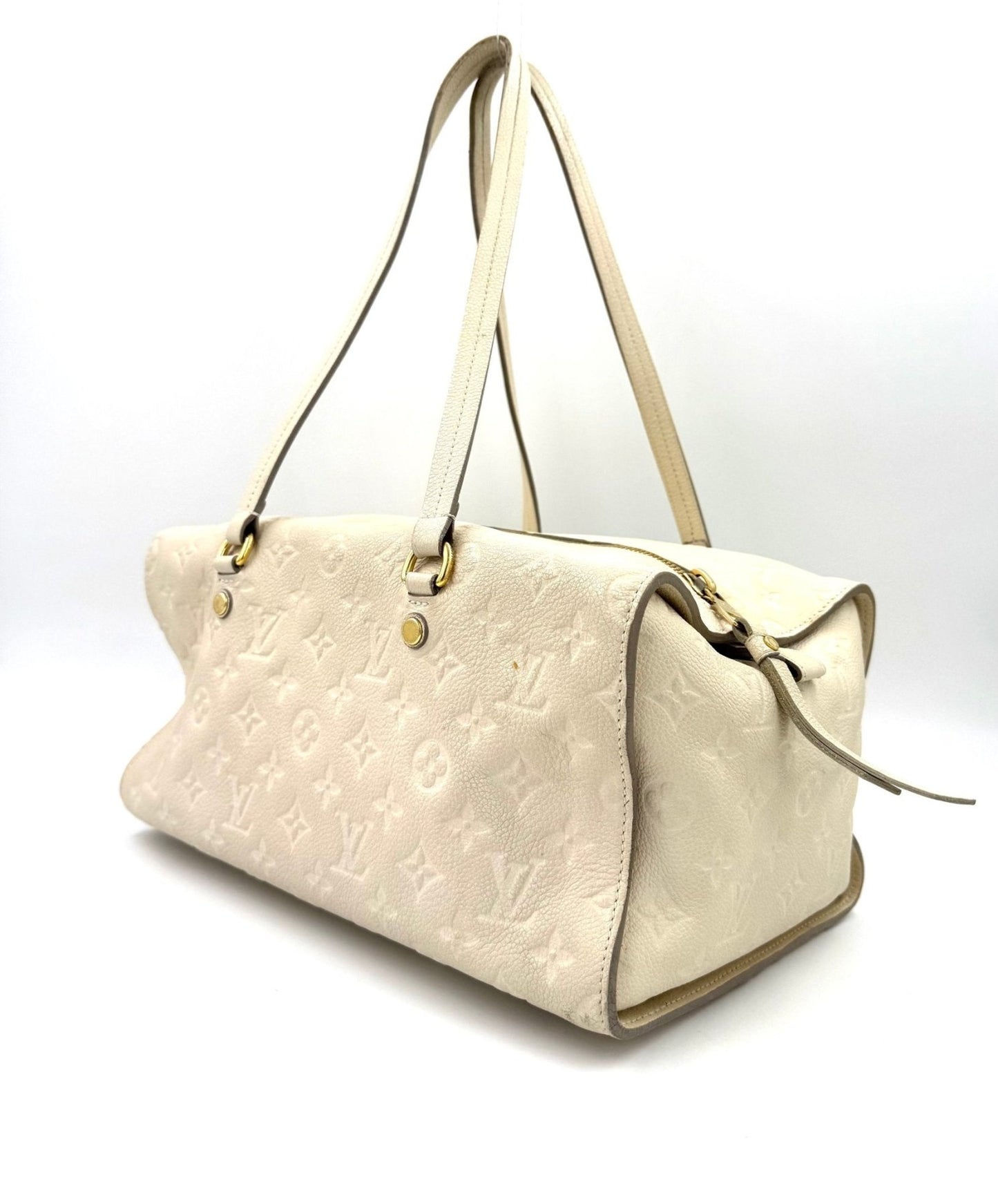 Louis Vuitton Inspiree Monogram Empreinte Handtasche in Creme mit gepraegtem Leder und langen Trageriemen