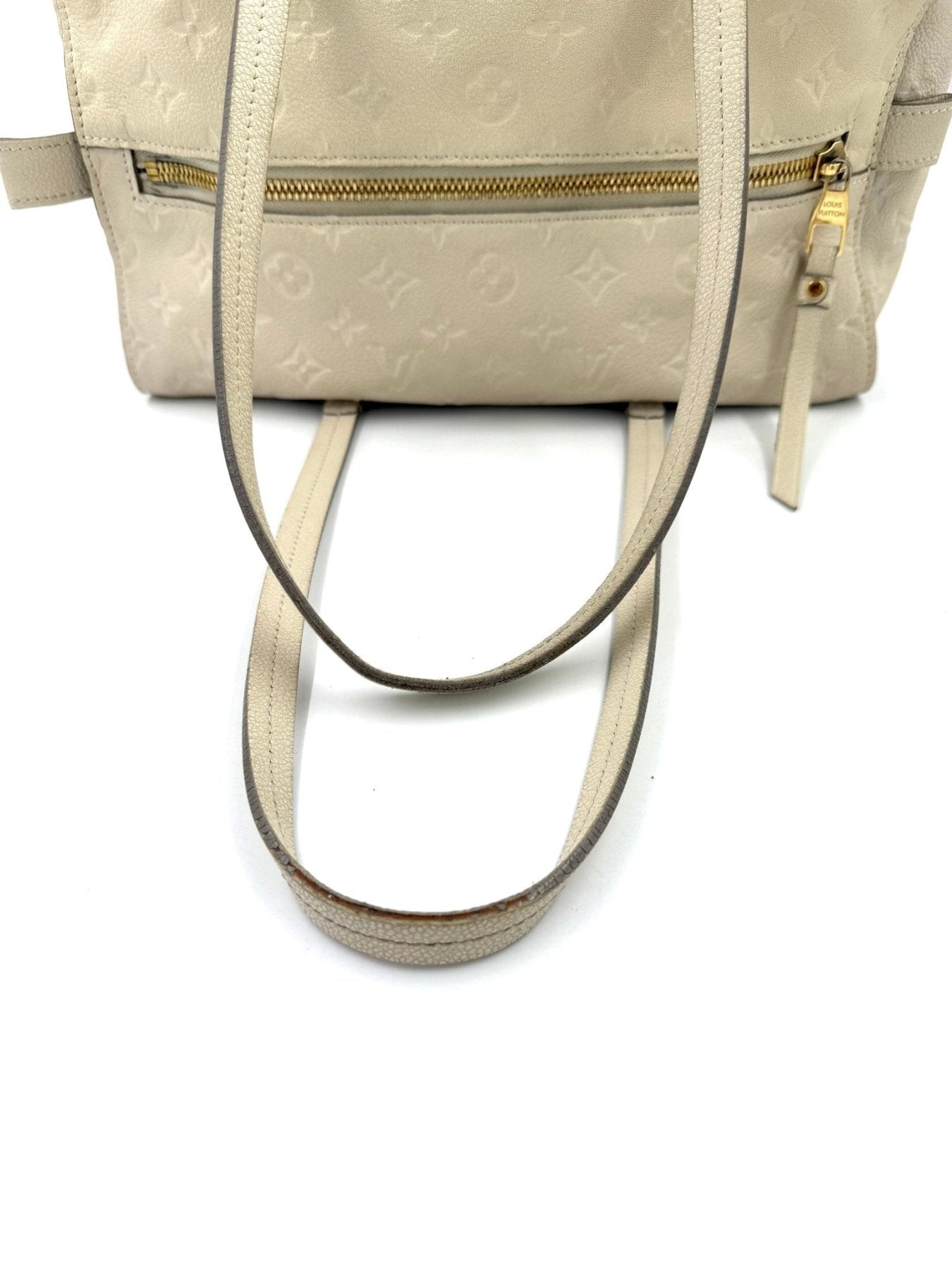 Louis Vuitton Inspiree Monogram Empreinte Handtasche in Creme mit gepraegtem Leder und goldenen Reissverschluessen