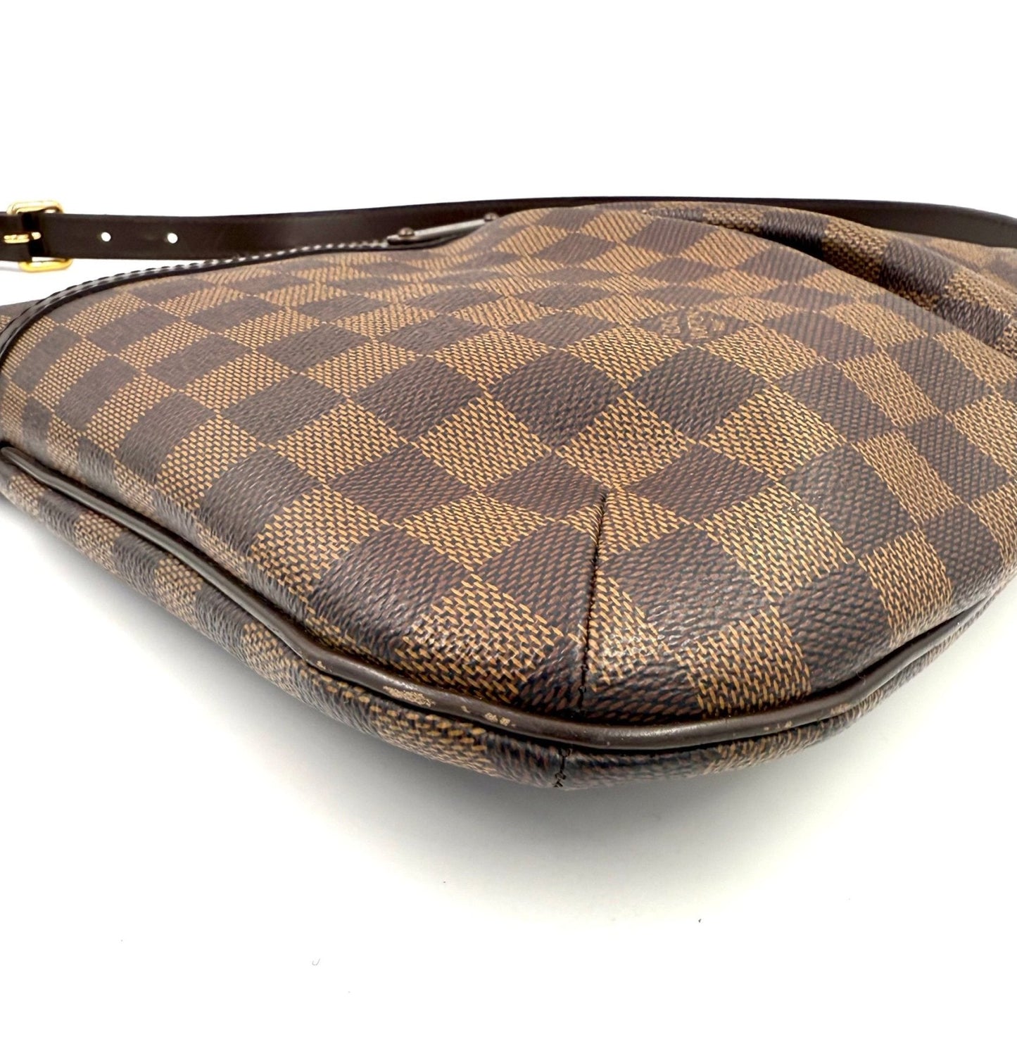Louis Vuitton Bloomsbury Tasche im Damier Ebene Muster mit verstellbarem Schulterriemen und klassischem Schachbrettdesign