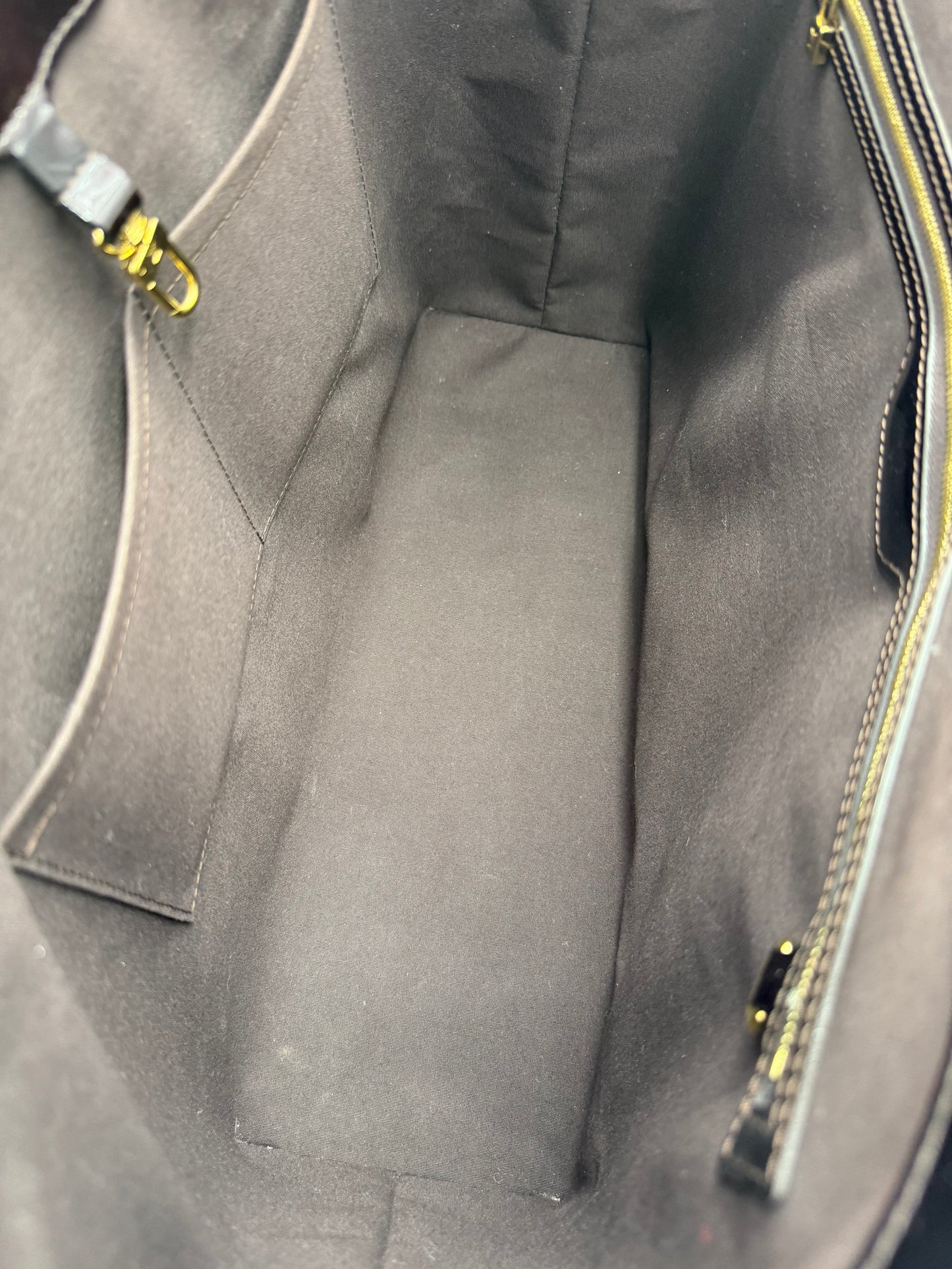 LOUIS VUITTON Wilshire GM Monogram Vernis bordeaux