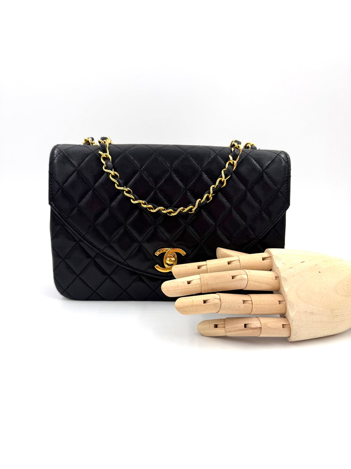 CHANEL Single Flap Half Moon schwarz GHW