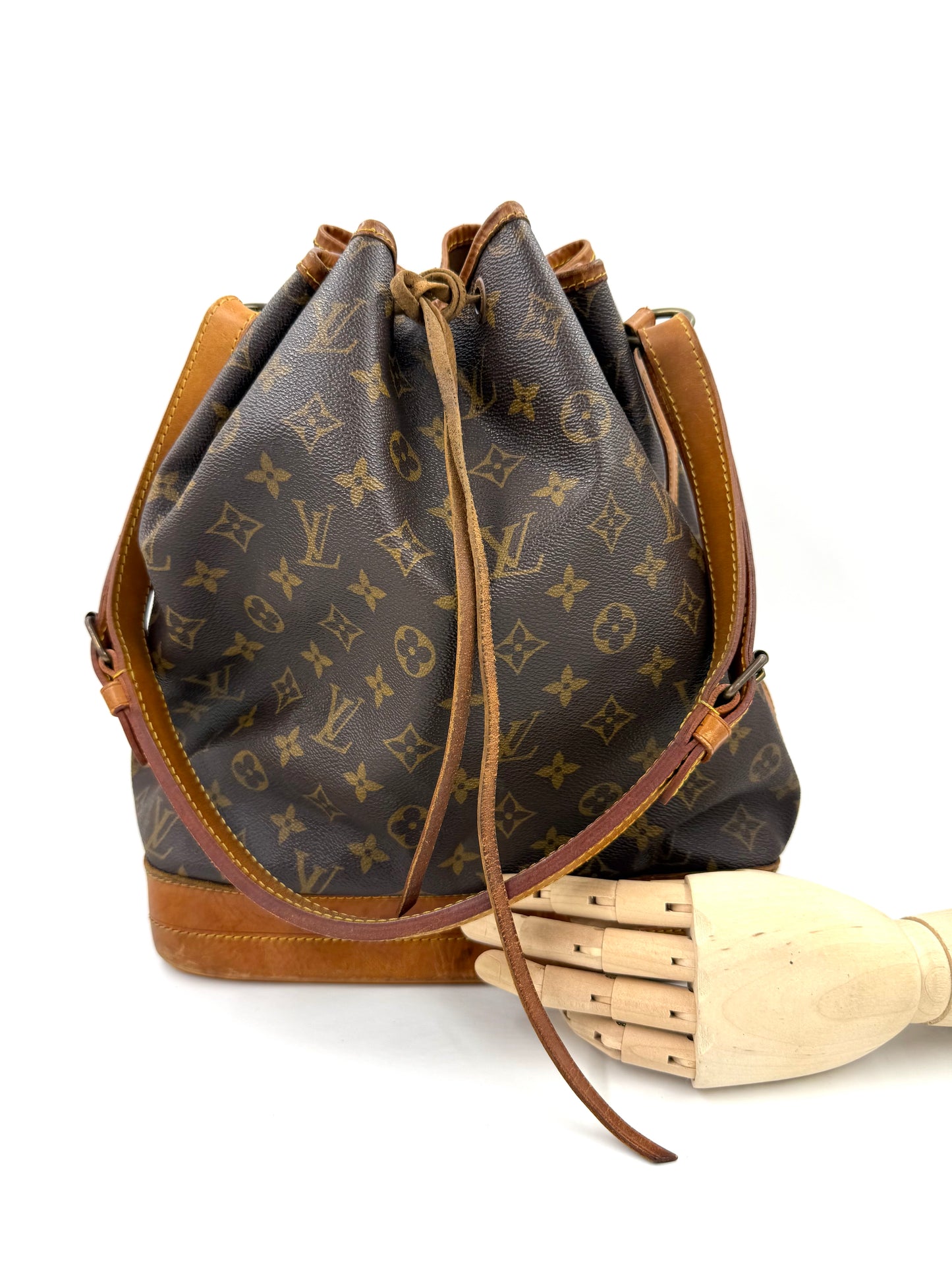LOUIS VUITTON Noe grande Monogram Canvas