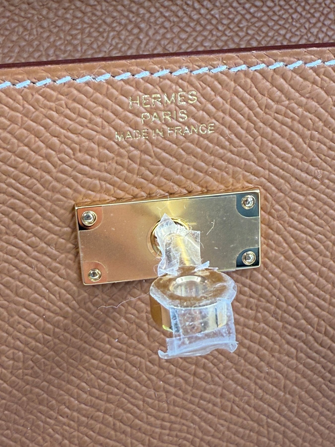HERMÈS Kelly to Go Tressage Epsom Gold - Clutch & Macarons - W - Clutch & Macarons -