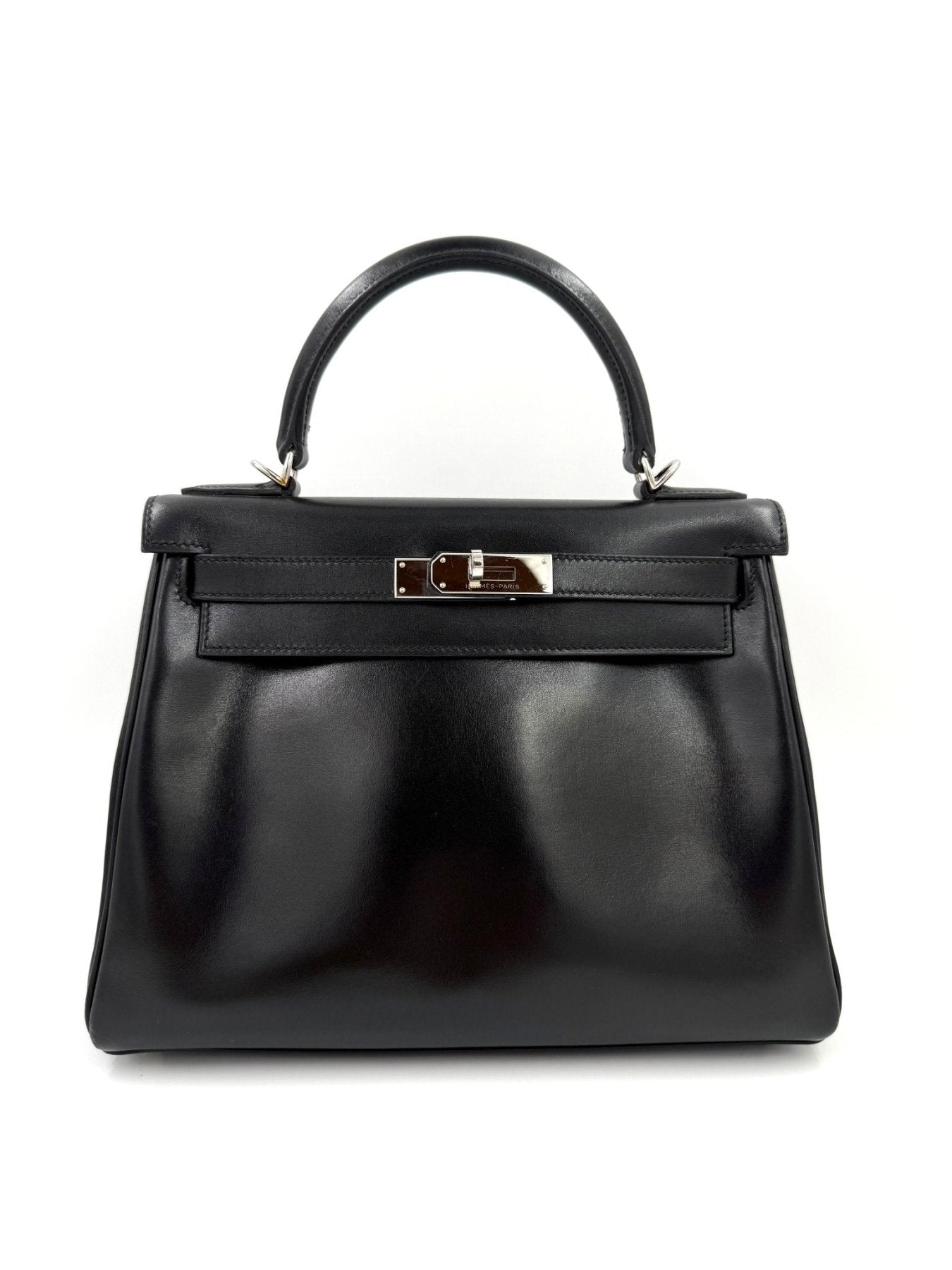 Hermes Kelly 28 Vintage Handtasche in schwarzem Boxleder mit Palladium-Hardware, klassische Form mit Tragegriff