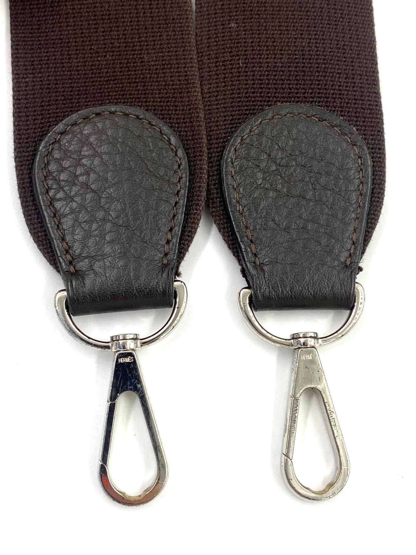 Hermes Evelyne 33 Schulterriemen in dunkelbraun mit Lederdetails und silbernen Karabinerhaken