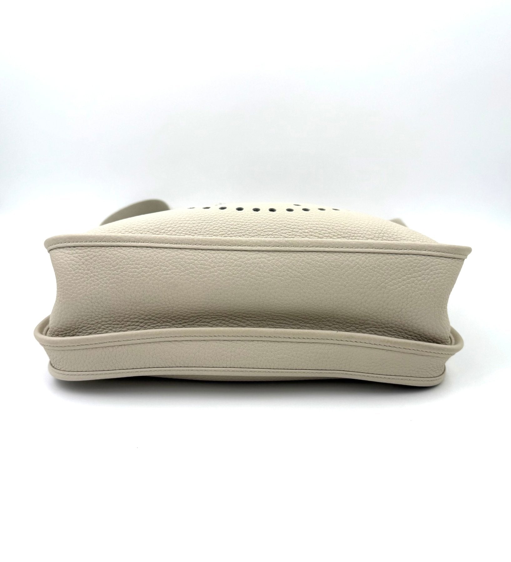 HERMÈS Evelyne 33 Beton Clemenceleder - Clutch & Macarons - A - Clutch & Macarons -