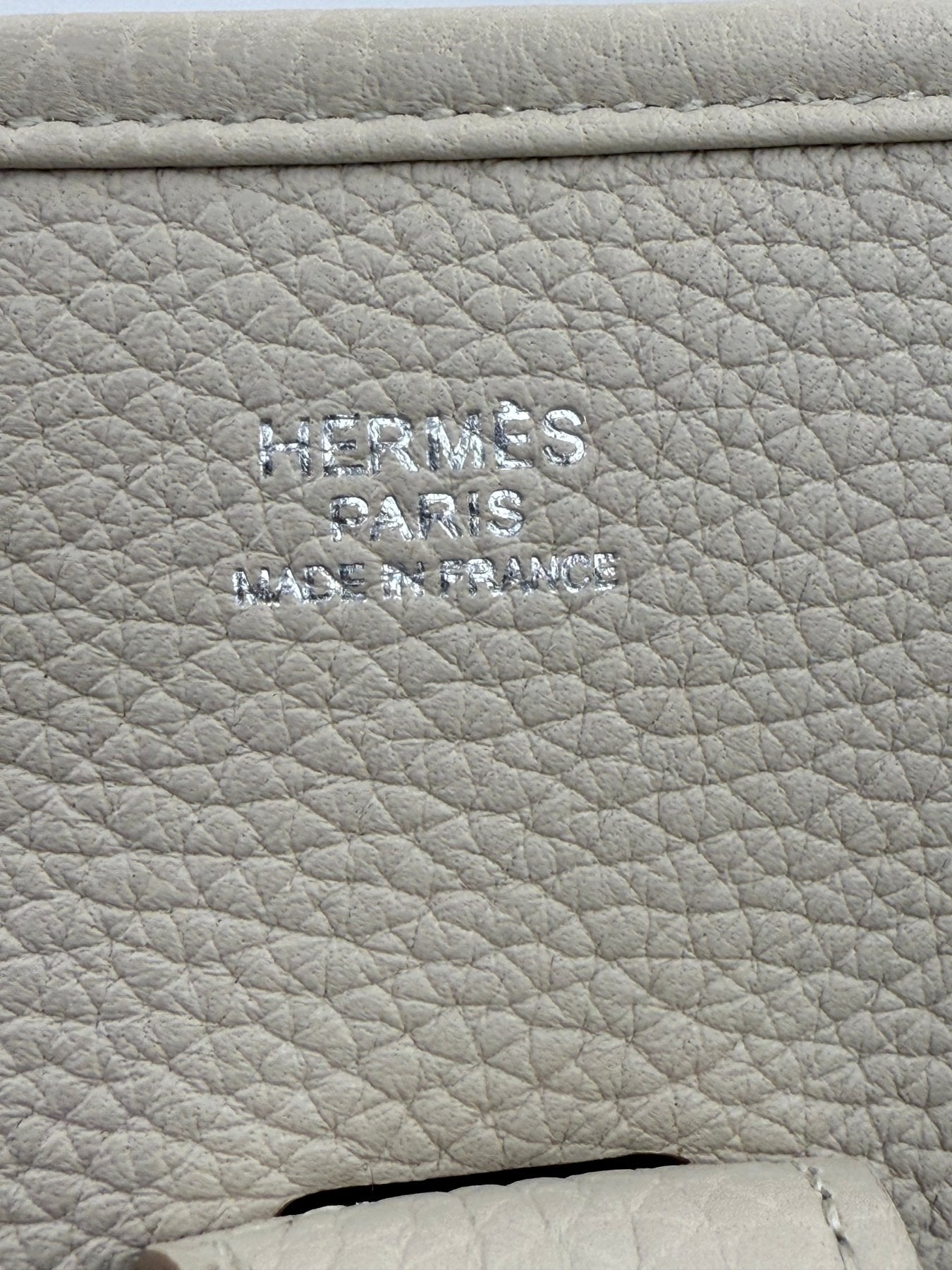 HERMÈS Evelyne 33 Beton Clemenceleder - Clutch & Macarons - A - Clutch & Macarons -