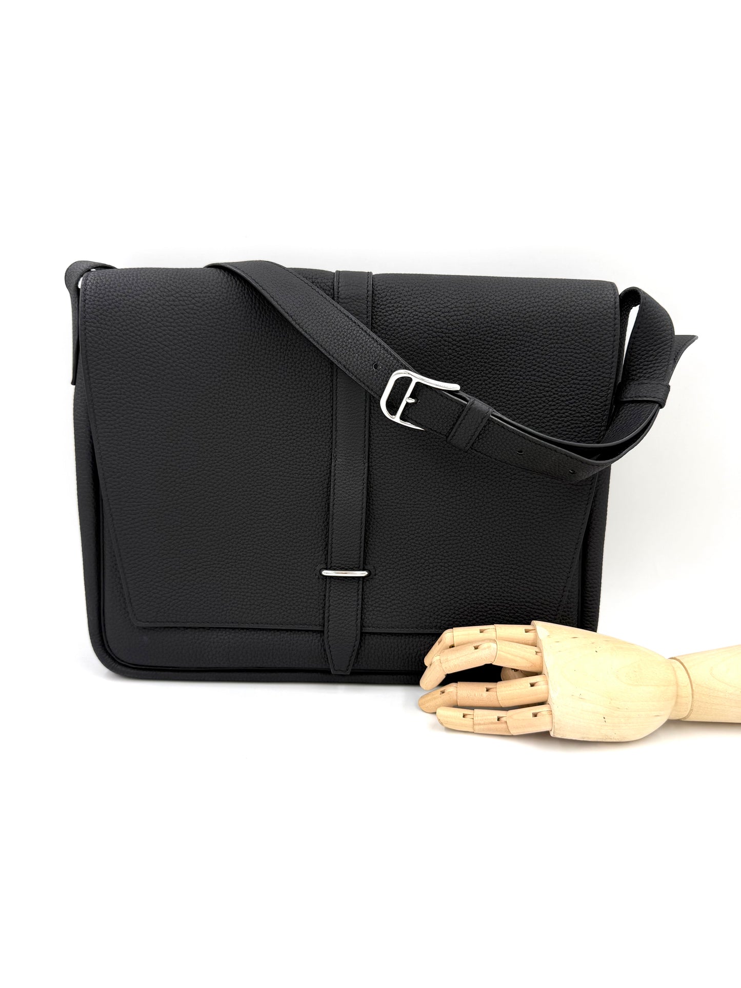 HERMÈS Steve Light Messenger Togo schwarz PHW