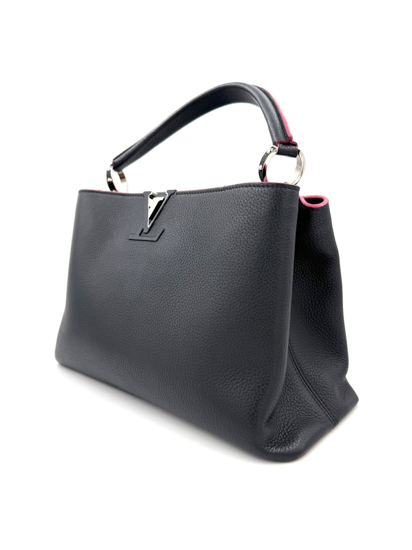 Louis Vuitton Capucines MM Taurillon Handtasche in dunkelblau mit silbernen Beschlagen und Tragegriff aus hochwertigem Leder