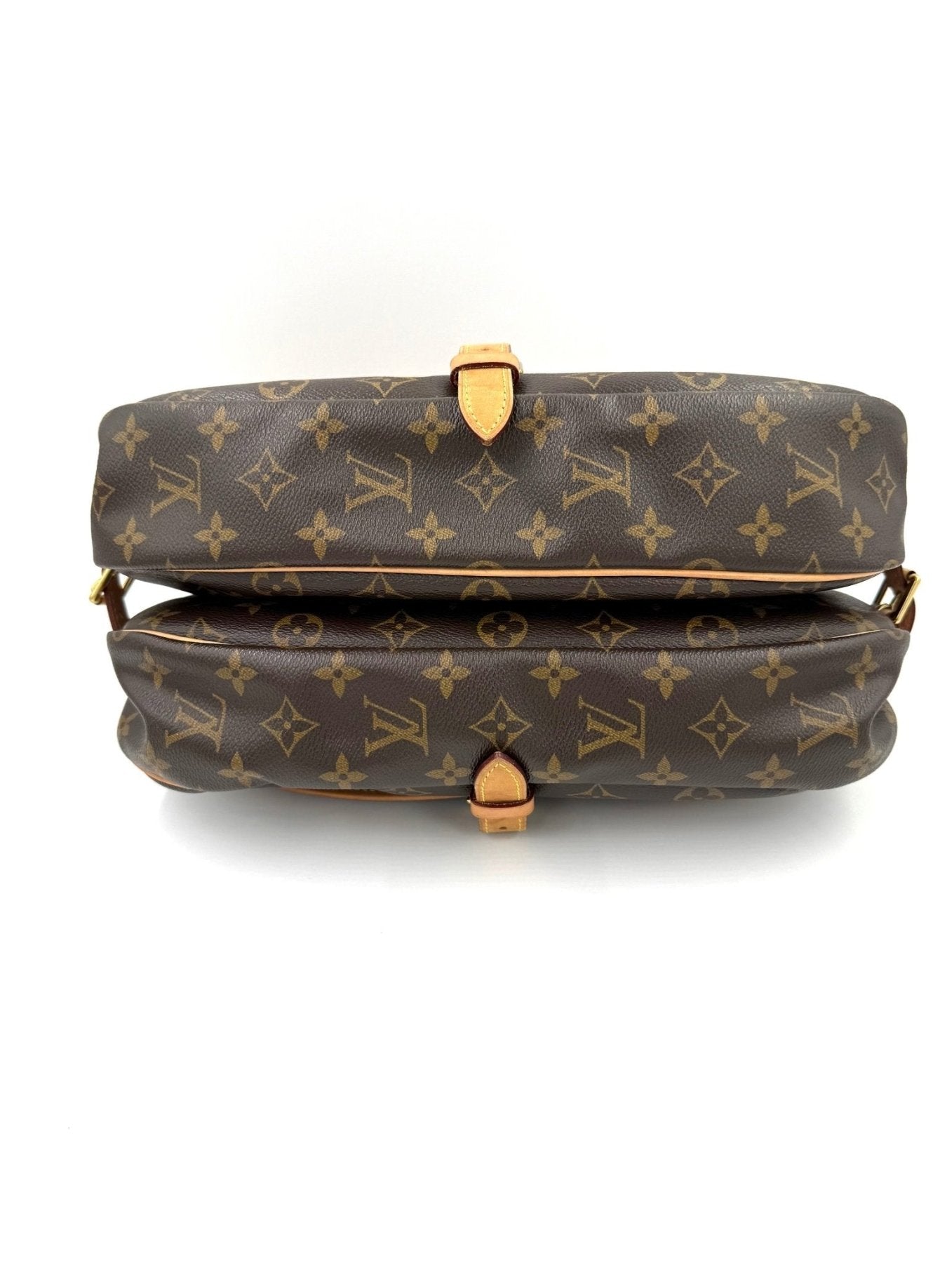 Louis Vuitton Saumur 35 Vintage Tasche in Monogram Canvas mit zwei Fächern und Lederriemen von oben fotografiert