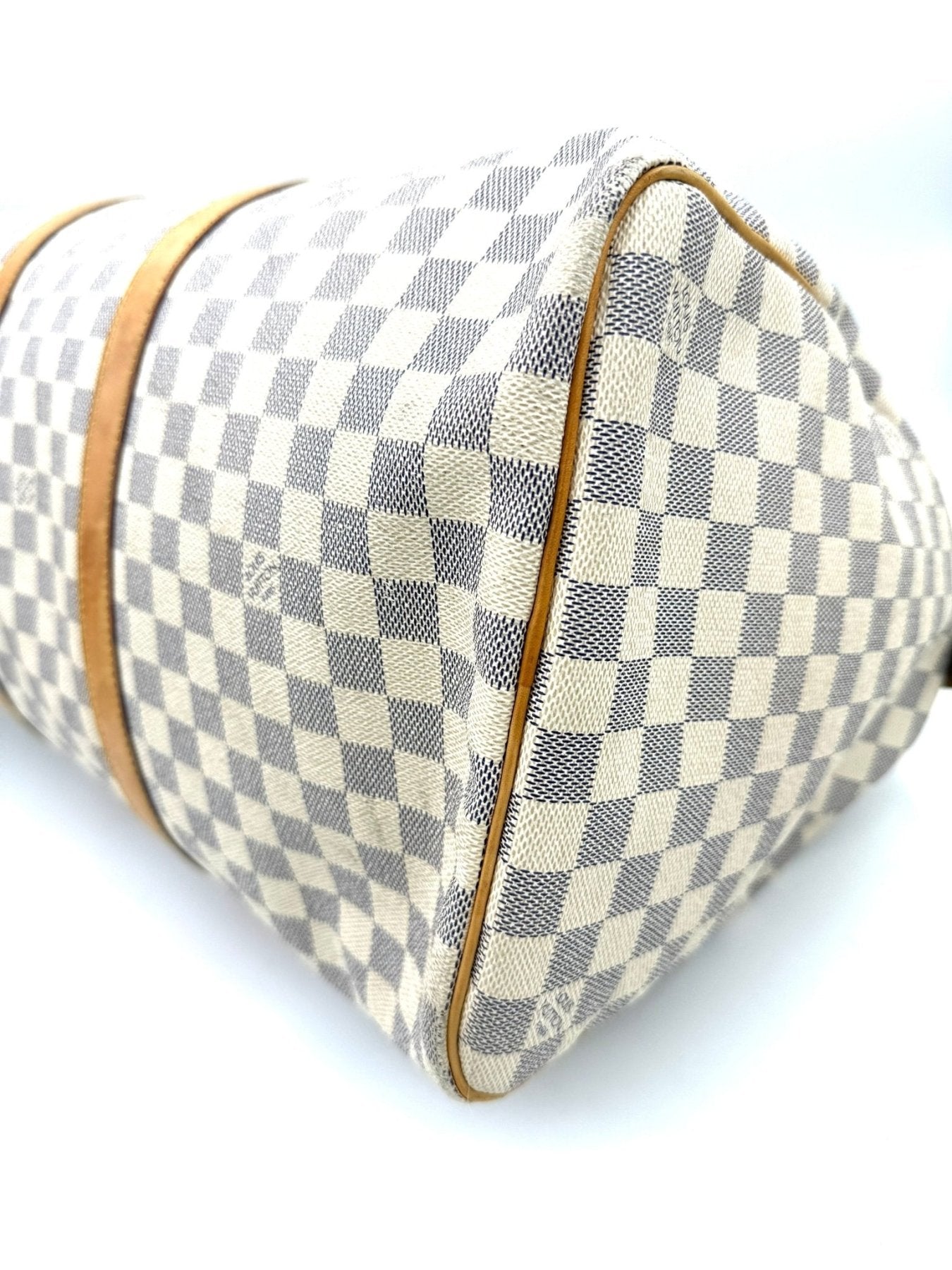 Louis Vuitton Keepall 50 Damier Azur Reisetasche in hellgrauem und weissem Schachbrettmuster mit braunen Lederdetails