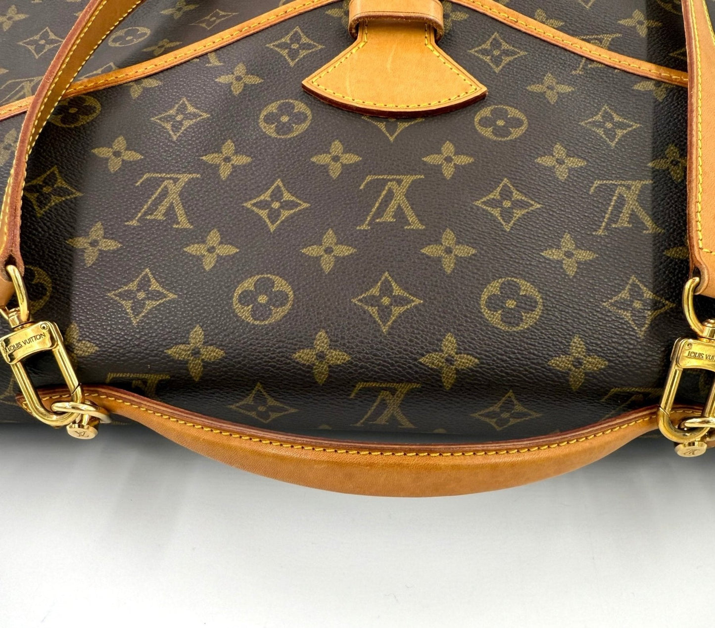 Louis Vuitton Bel Air Monogram Canvas Vintage Tasche mit braunem Monogram-Muster und hellbraunen Lederdetails.