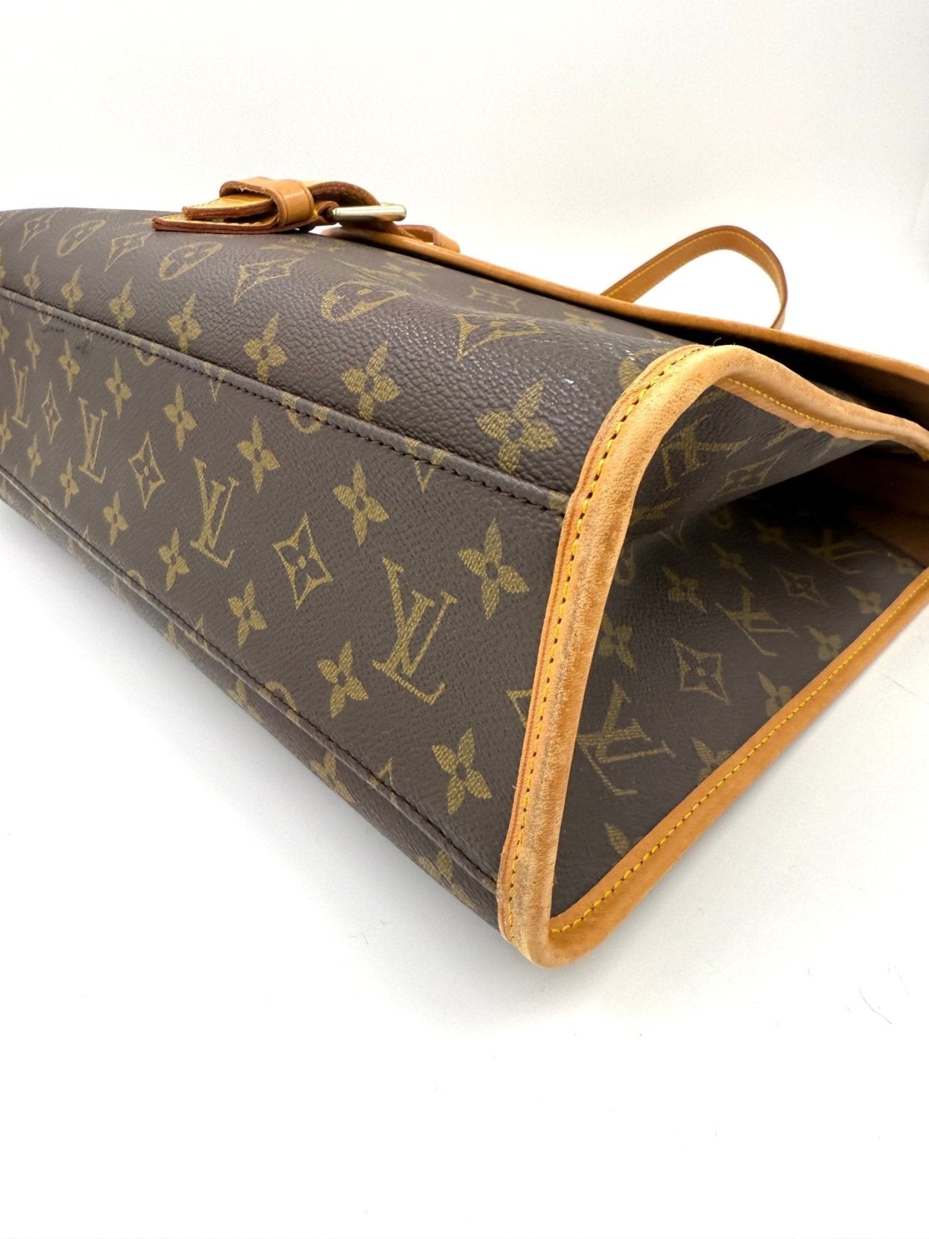 Louis Vuitton Bel Air Monogram Handtasche aus Canvas mit klassischem LV Muster und braunen Lederdetails, Seitenansicht