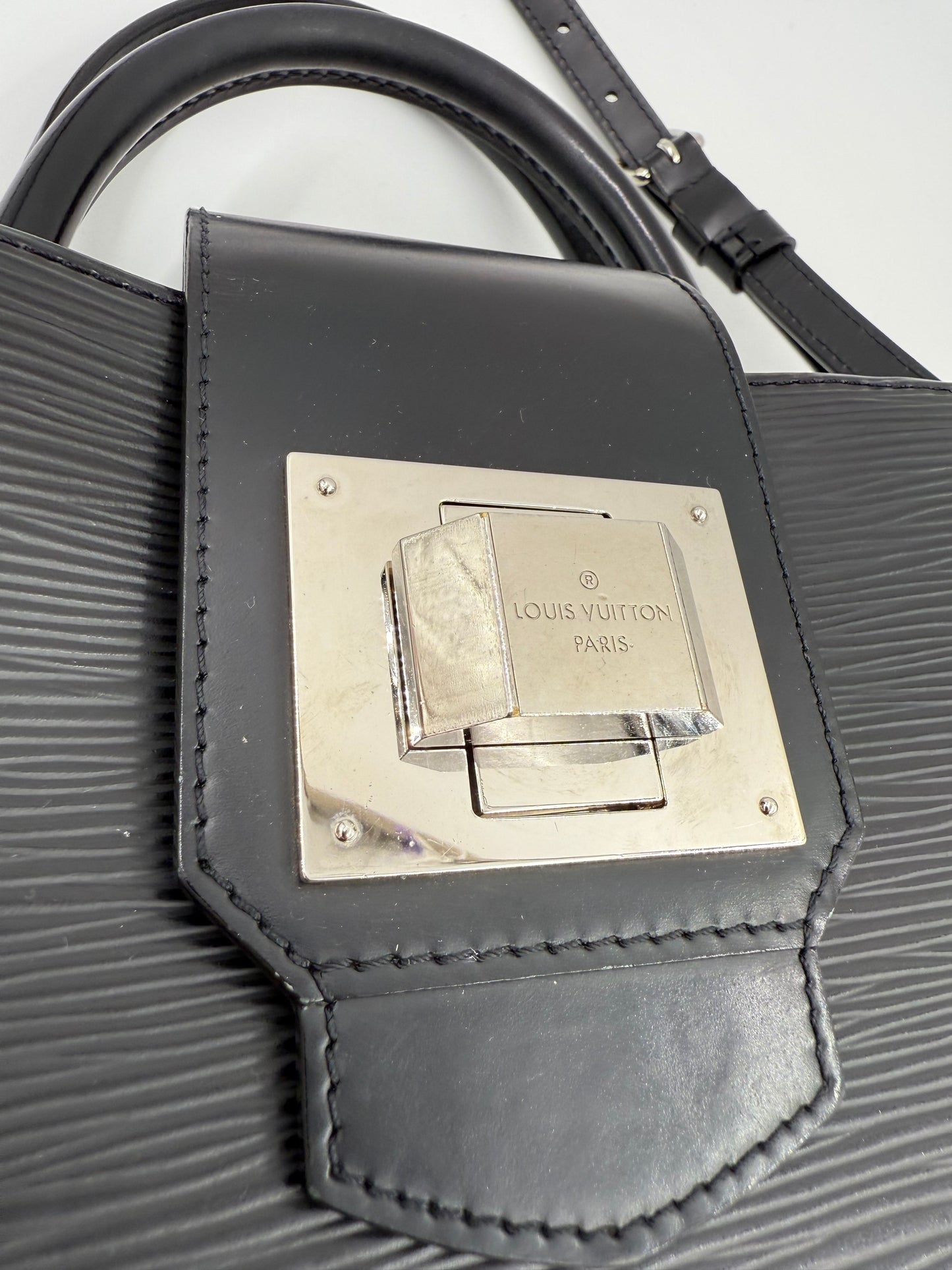LOUIS VUITTON Madeleine MM Epi noir