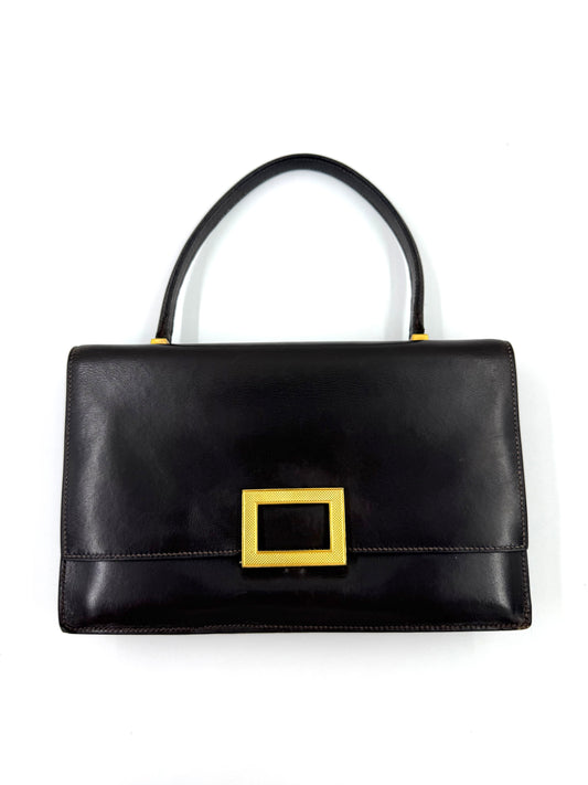 HERMÈS Clutch dunkelbraun GHW aus Boxkalbsleder mit goldfarbenem Verschluss, eleganter Vintage-Look.